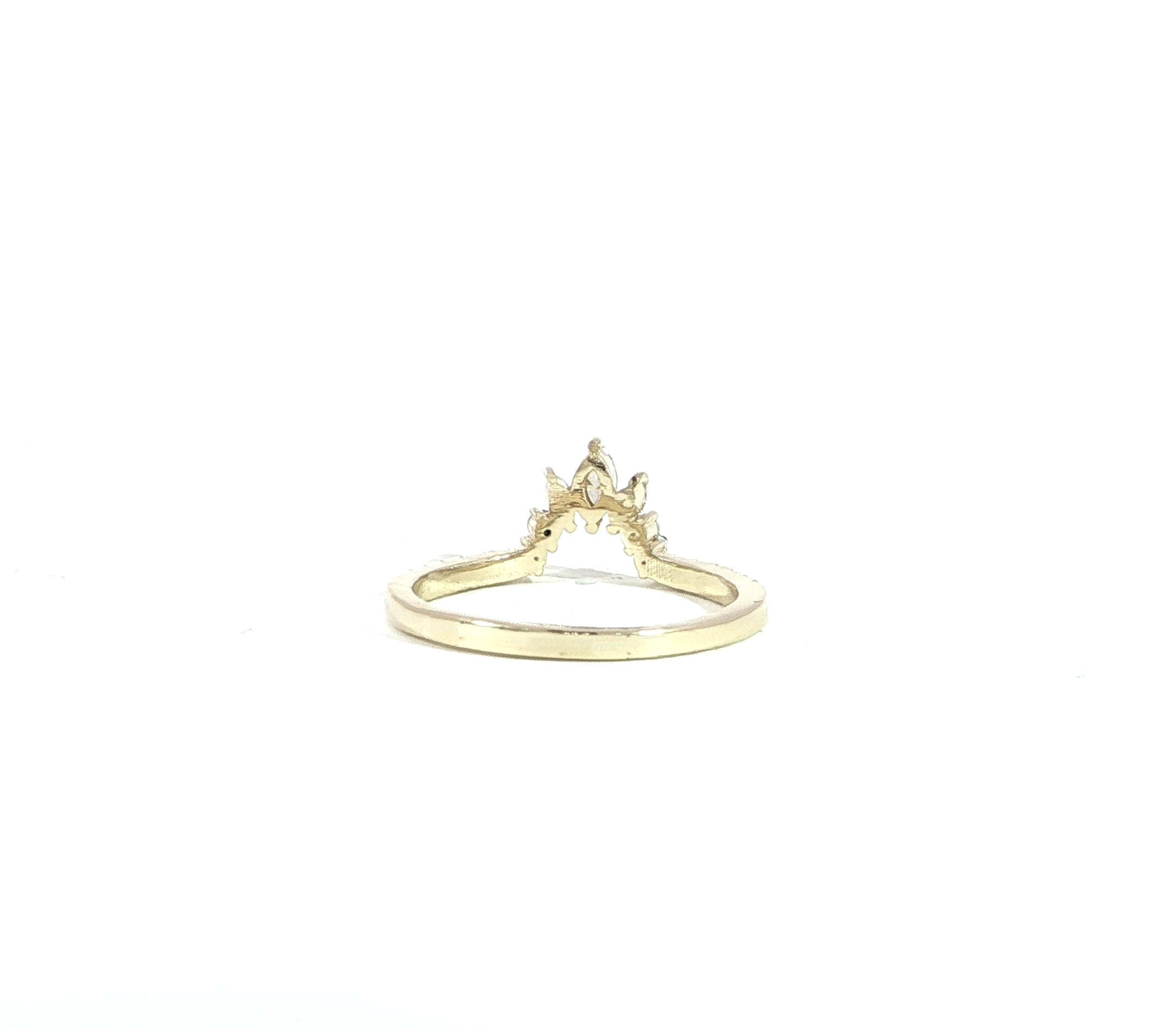 Elegant contour ring crafted in 14K yellow gold