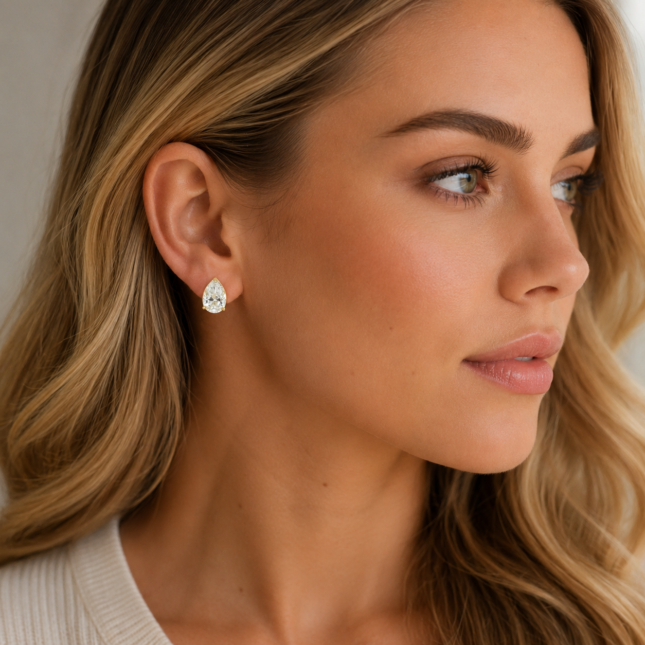 14K Gold Pear Diamond Earrings - 4CTW