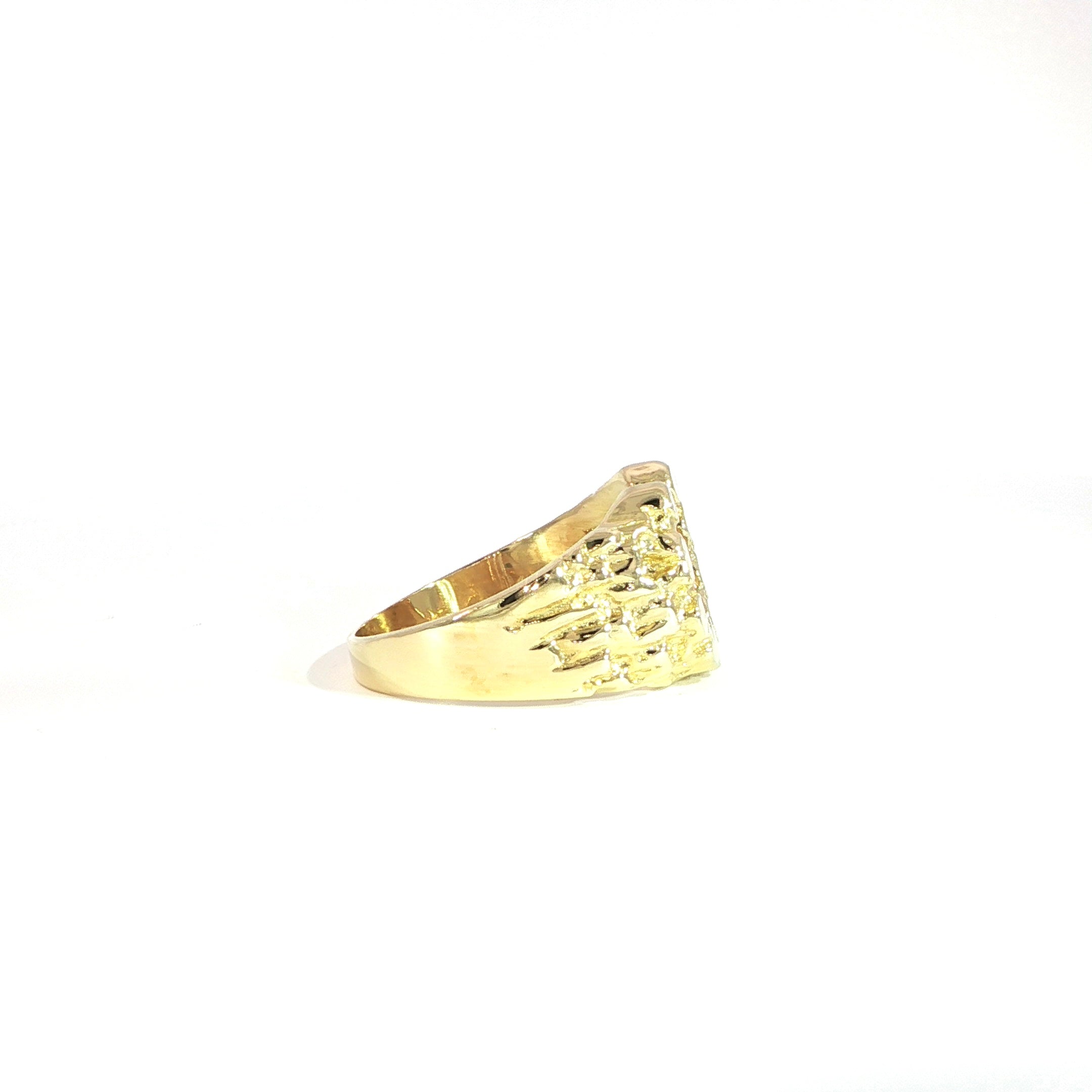 Unique textured gold ring horseshoe side detail