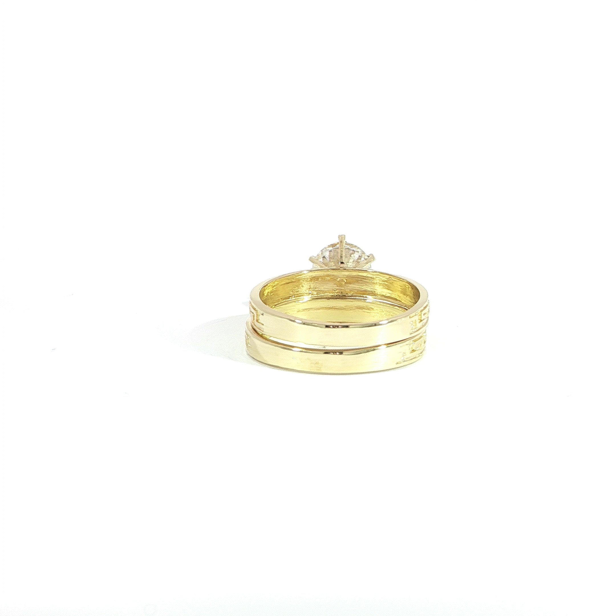 10K yellow gold engagement ring set with D VS1 round lab created diamond