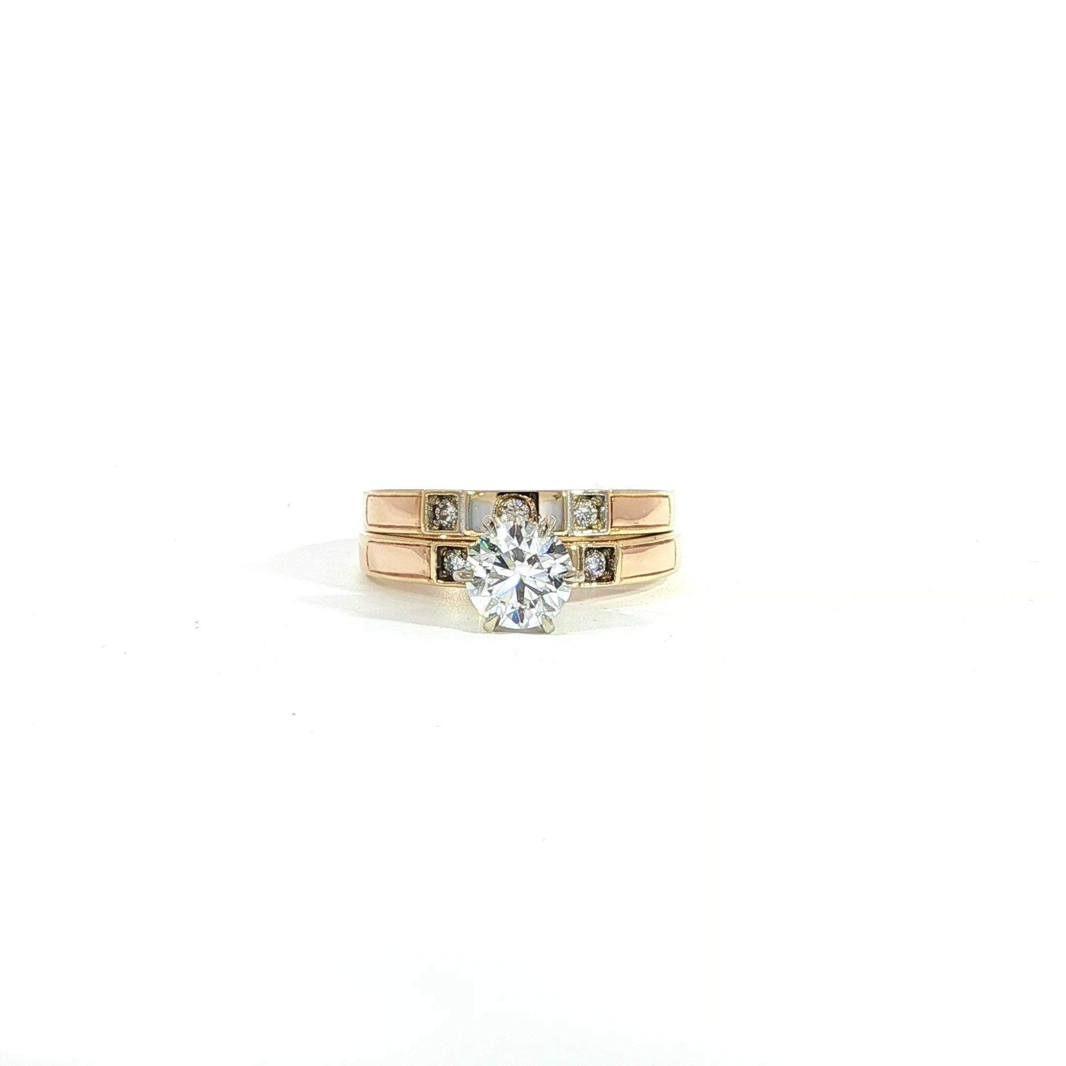 Yellow gold engagement set with 1 carat round diamond