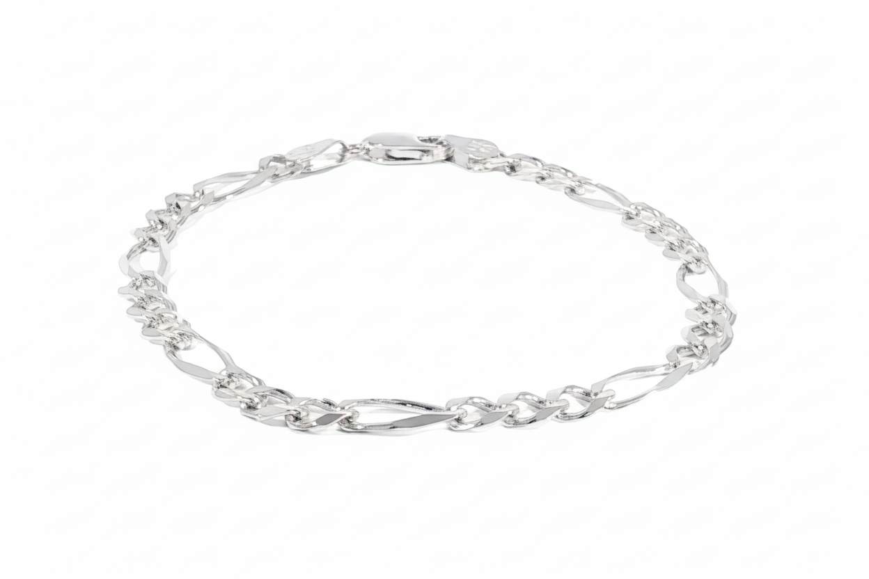 Timeless gold bracelet with classic Figaro pattern