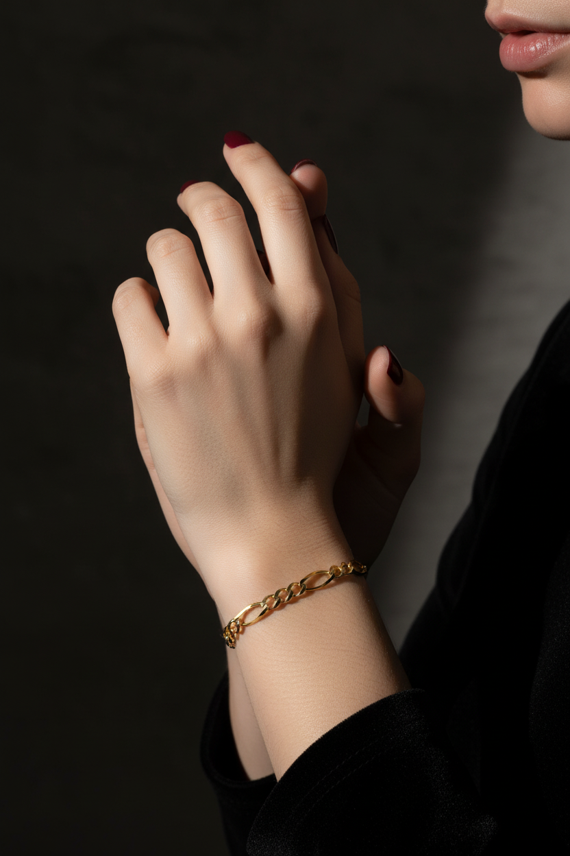 Classic 3.5MM Figaro chain bracelet in 14K gold