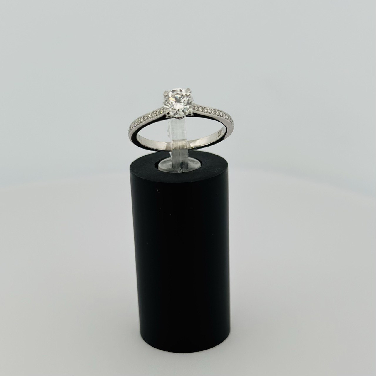 14K White Gold Solitaire Engagement Ring - 0.77ctw