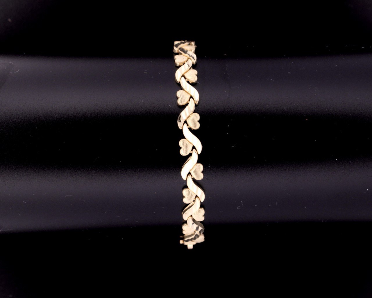 14K Yellow Gold Heart Bracelet - 6.75MM