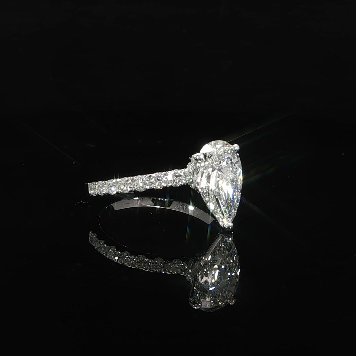 Close-up of the pear-shaped center diamond with its rounded end and pointed tip.