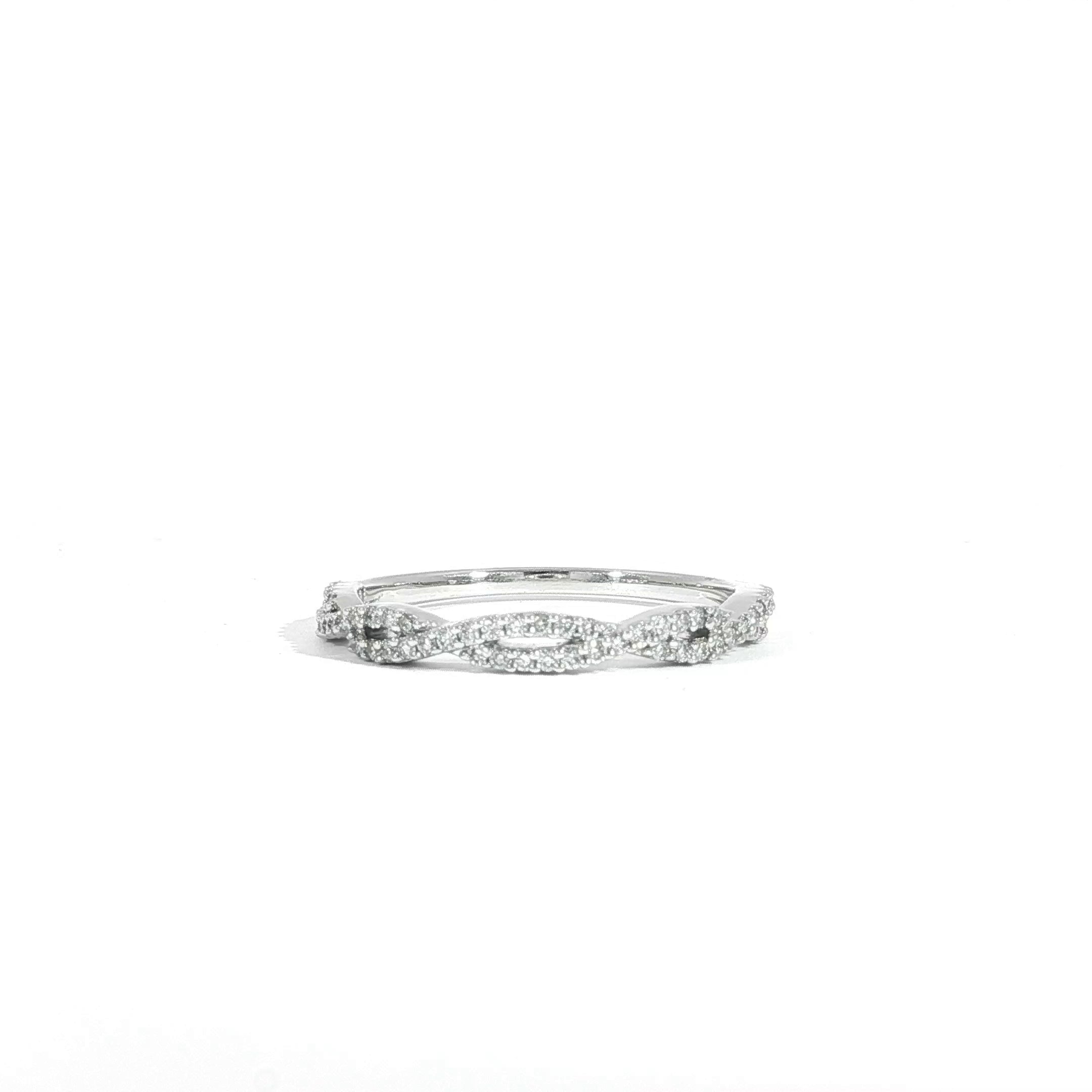 Video of 14k gold twist wedding band diamond detail