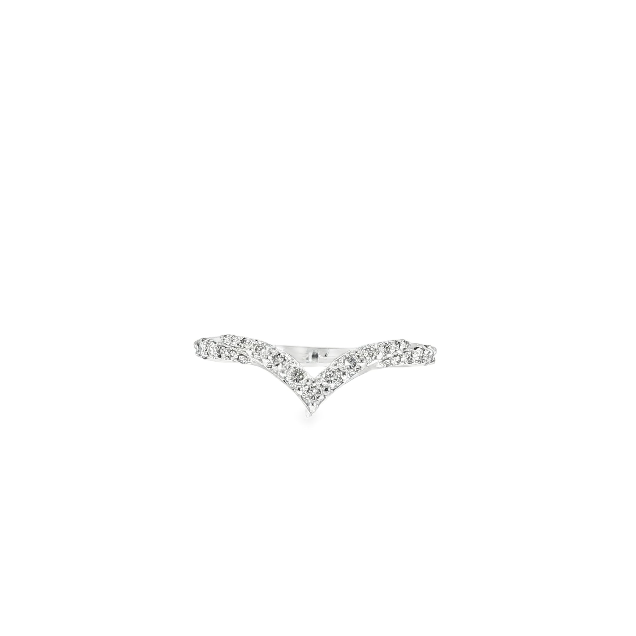 14K white gold V-shaped diamond wedding band detail in video