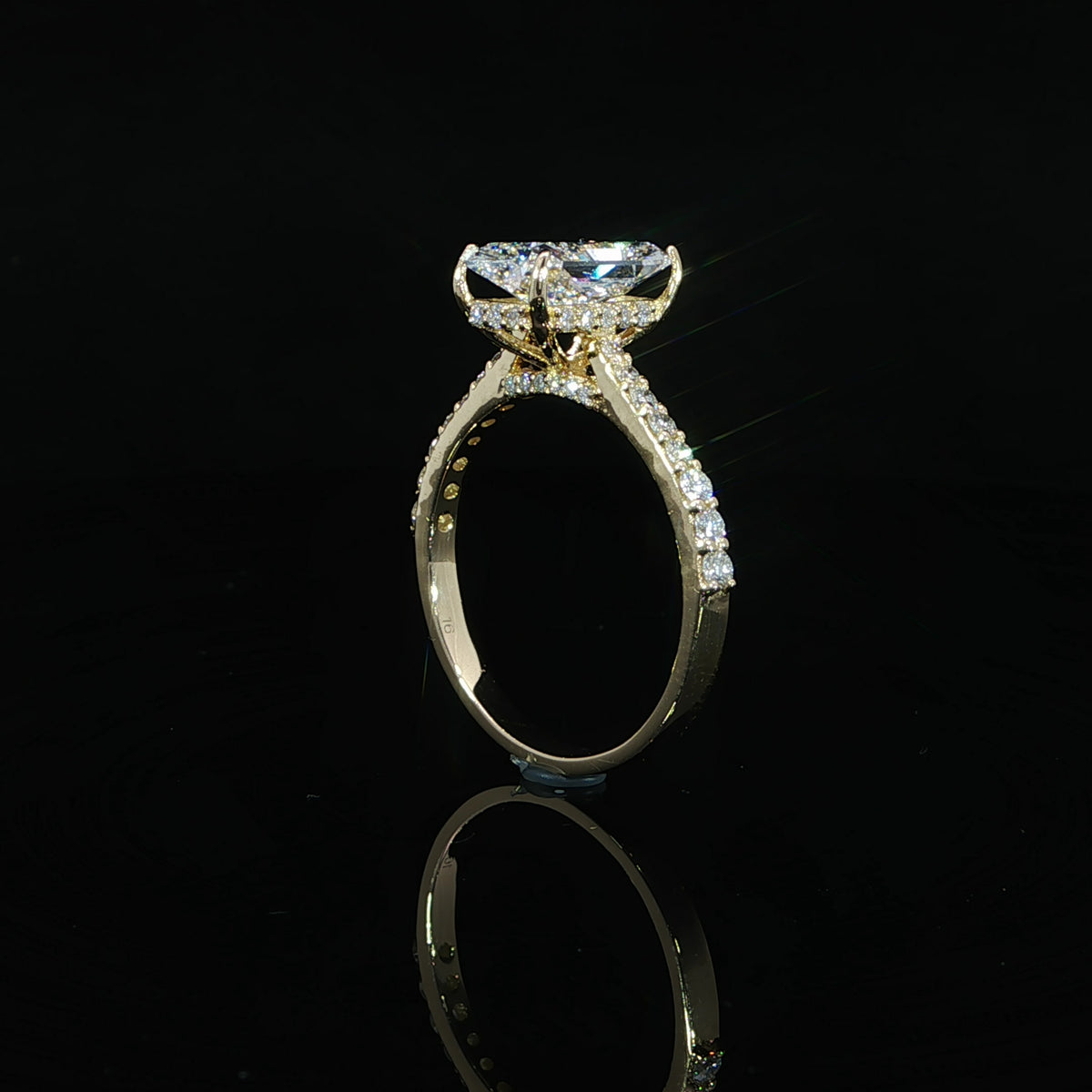 Profile of the yellow gold basket and diamond hidden halo