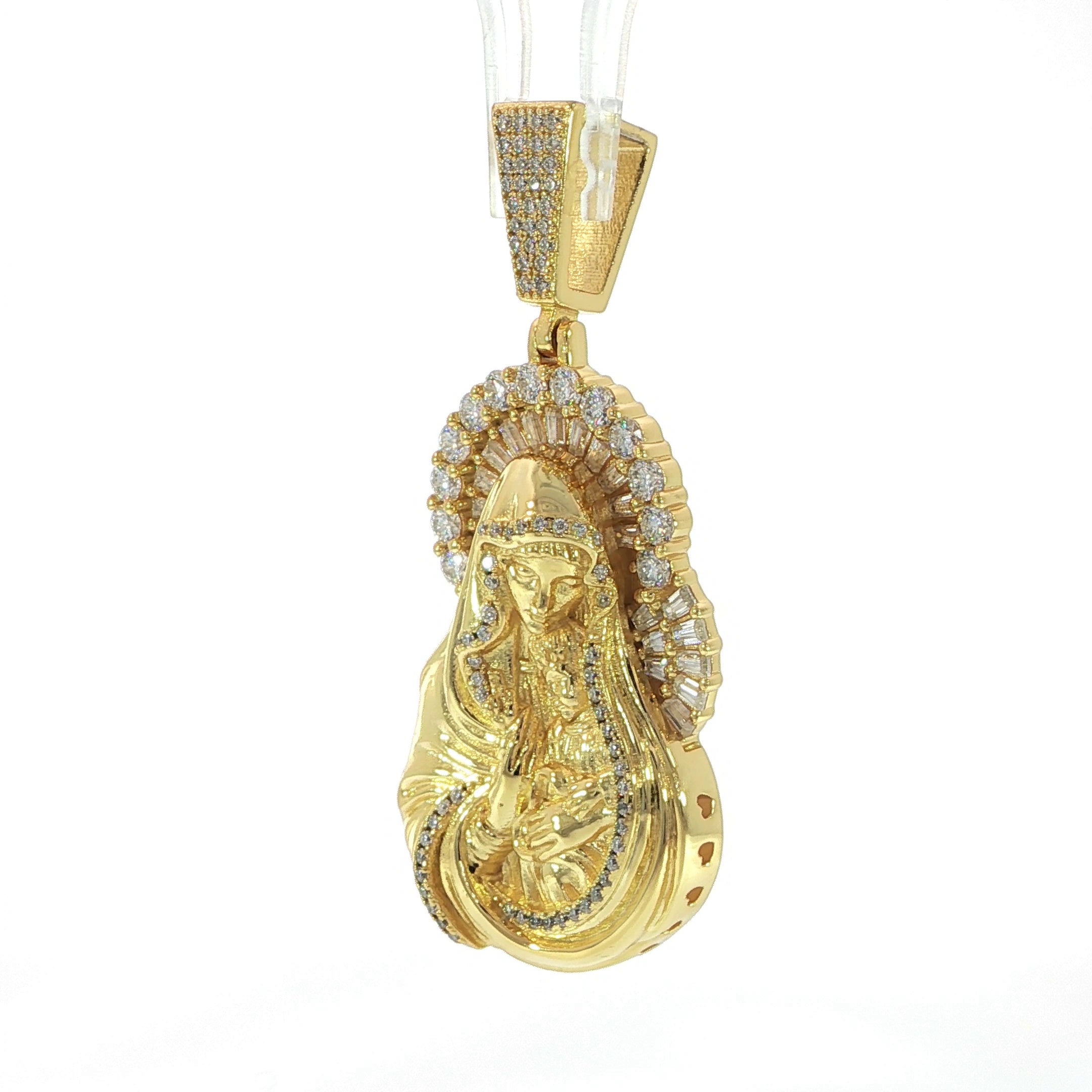 Detailed Religious Pendant Depicting Madonna and Child