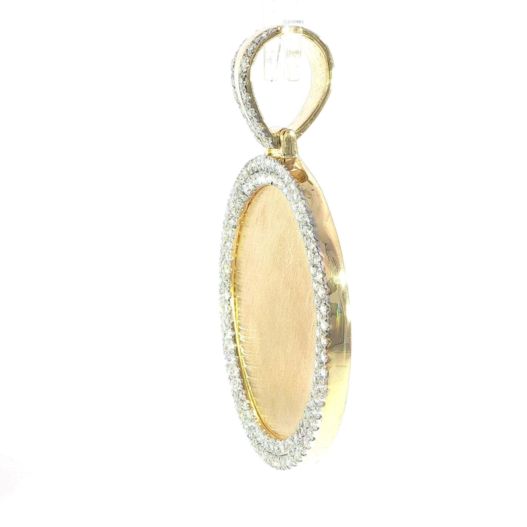 Luxury gold photo frame pendant featuring natural diamonds