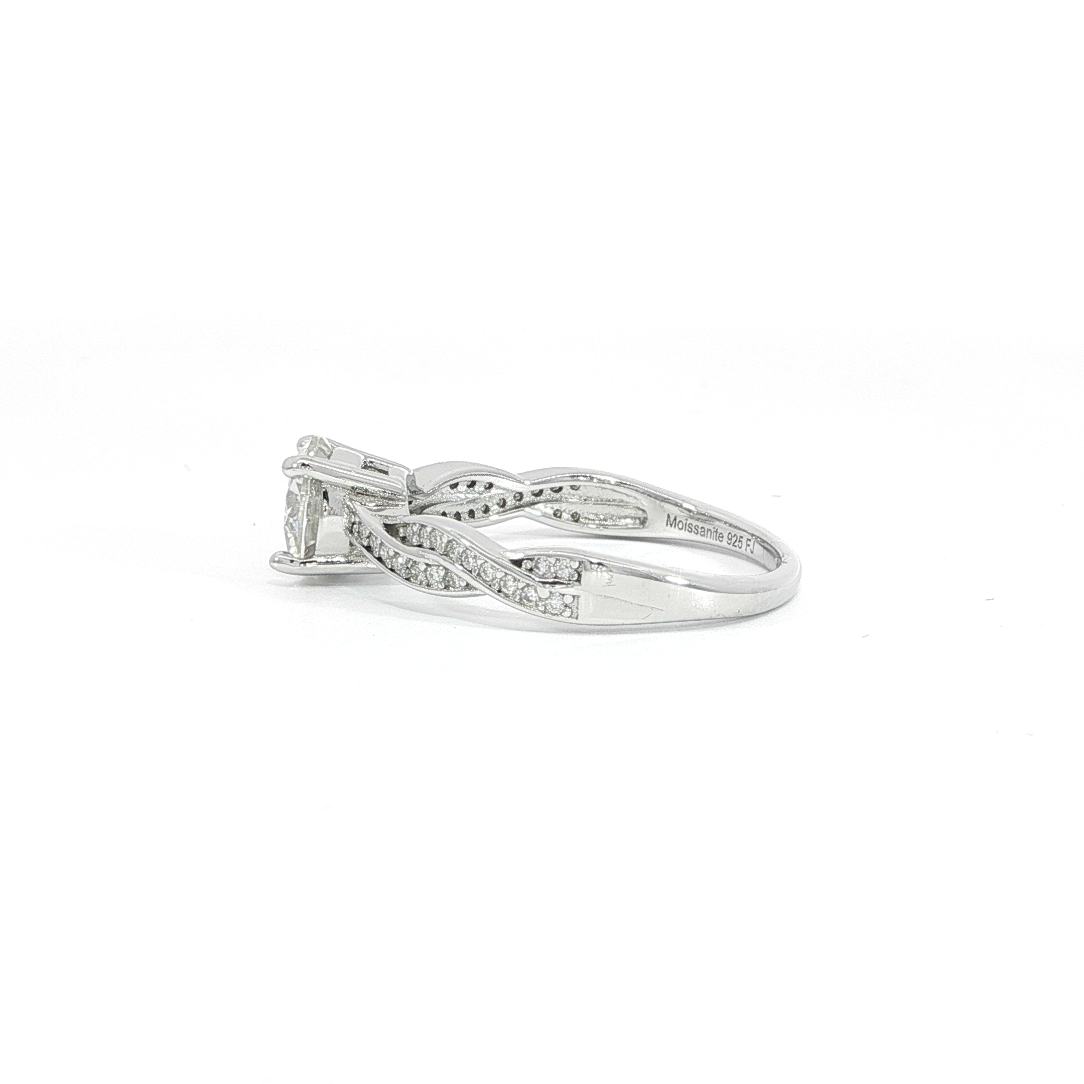 925 sterling silver engagement ring with sparkling VVS moissanite