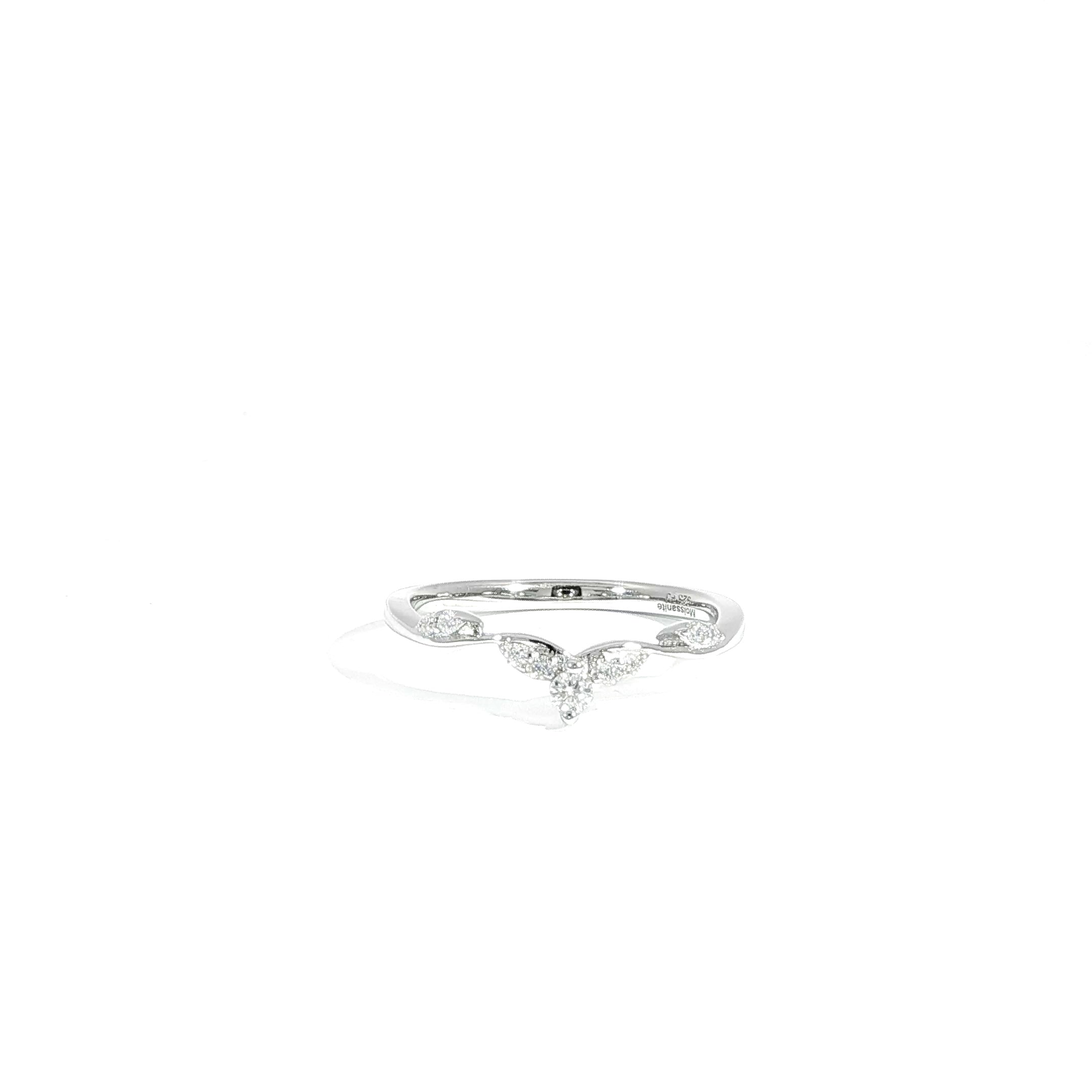 Closeup sterling silver contour band moissanite