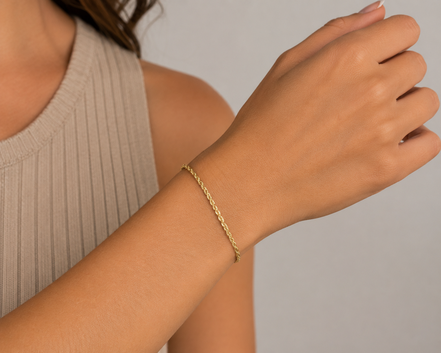 Delicate 10K yellow gold bracelet with rope pattern