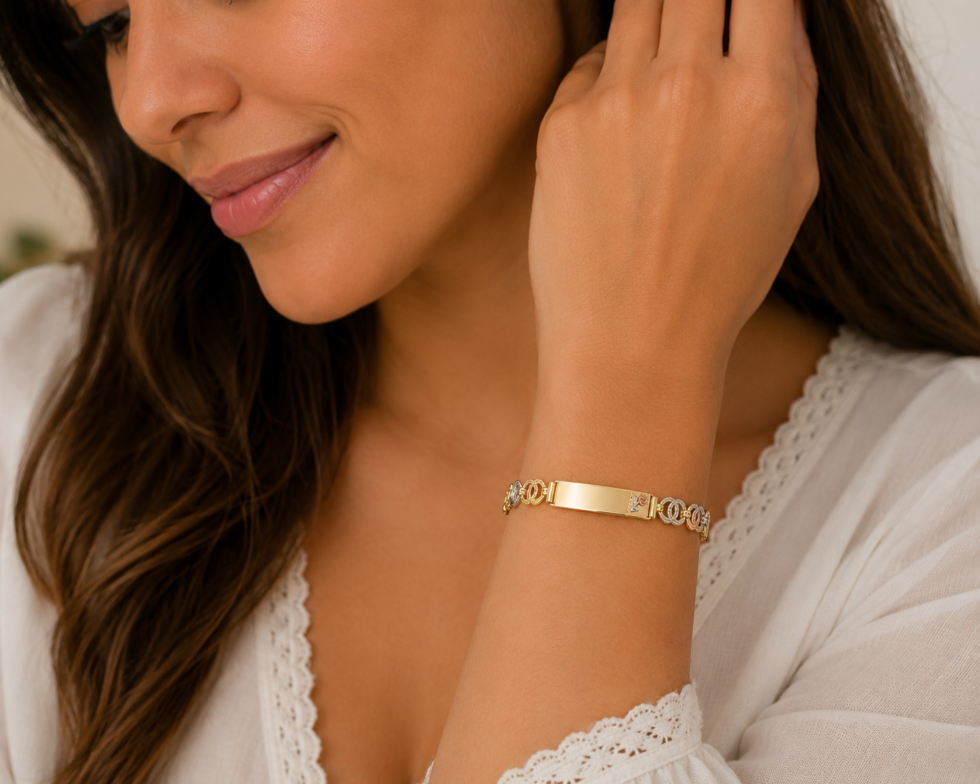 Tri-color identification bracelet featuring interlocking open circle links
