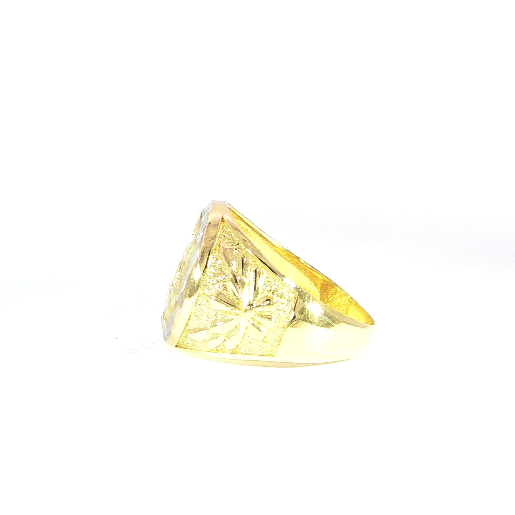 Coin-inspired yellow gold ring side