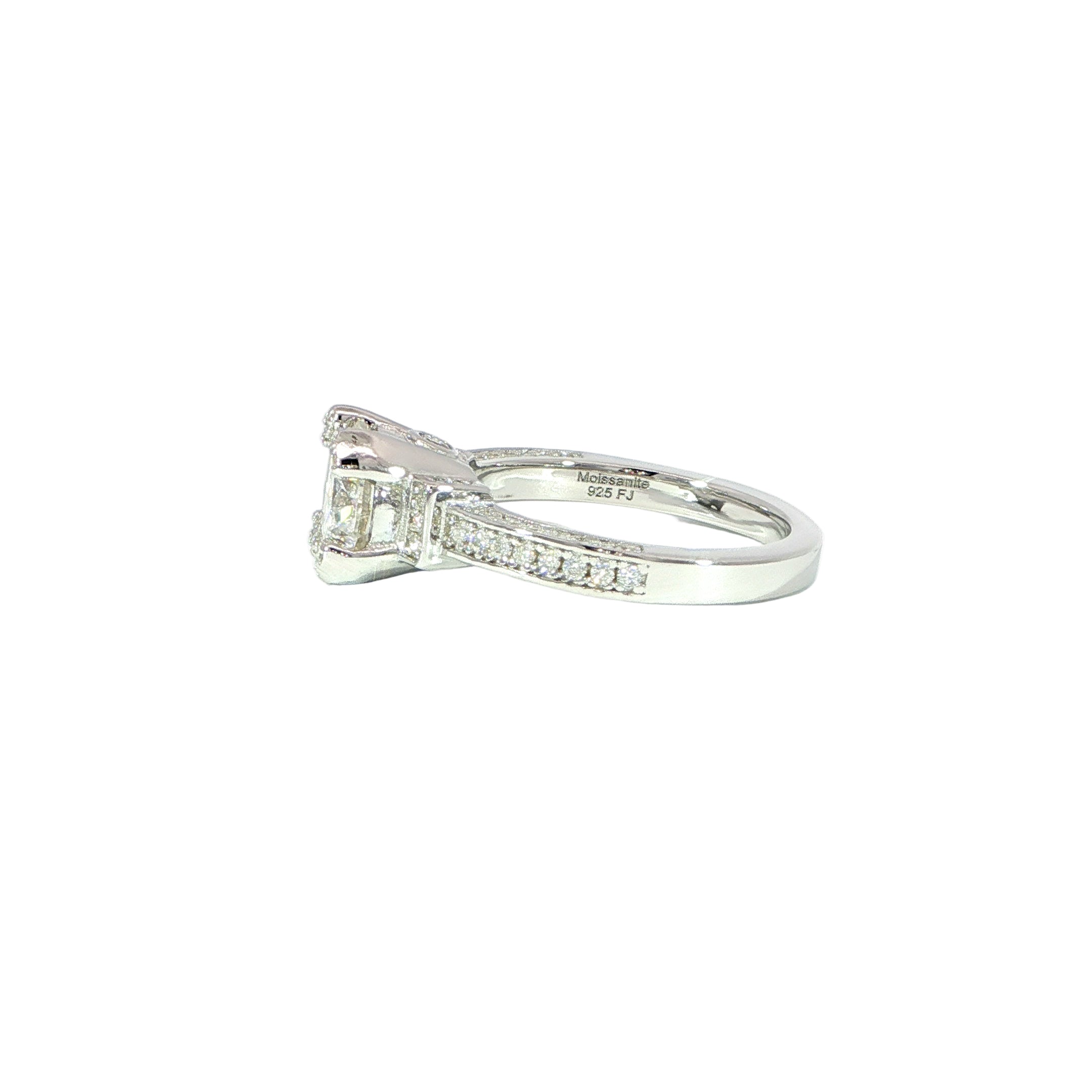 Elegant sterling silver bridal ring with round center moissanite