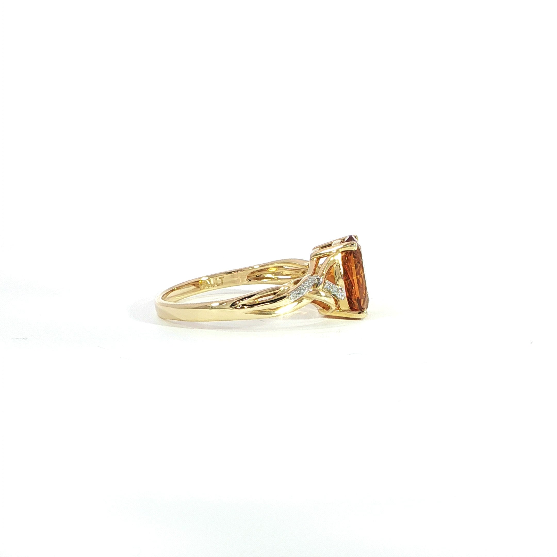 Side profile of citrine with twist band