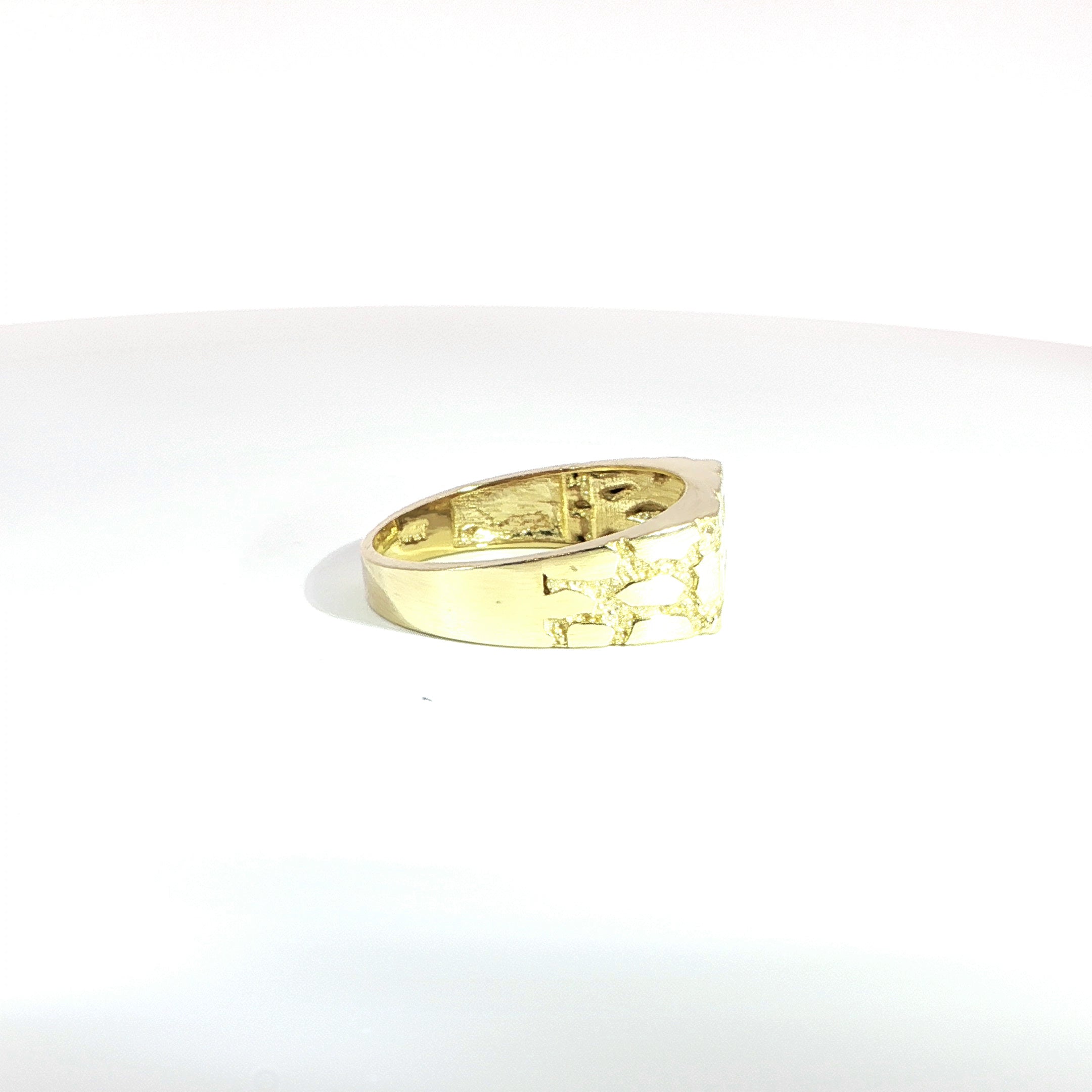 Side view classic textured gold ring