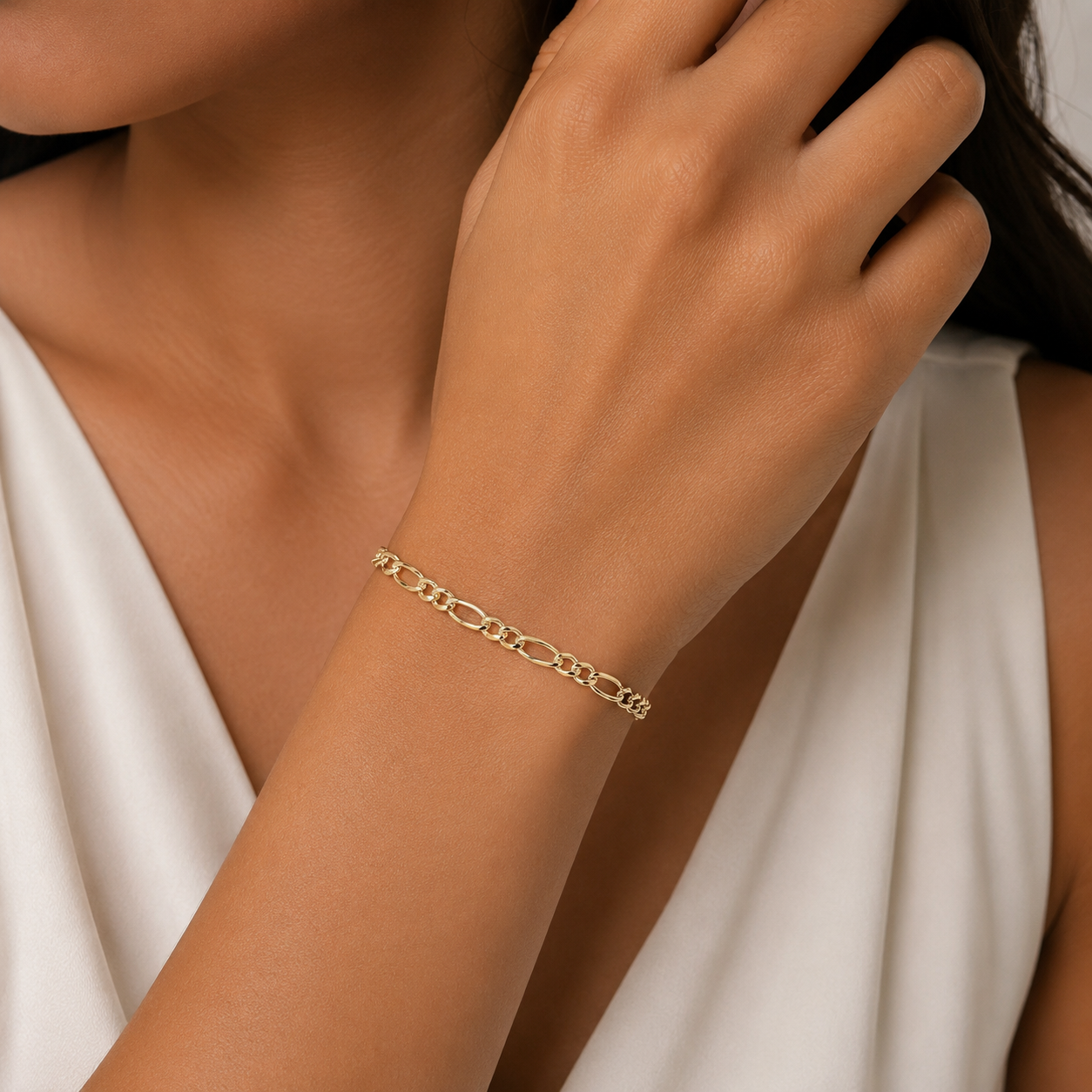 Solid gold Figaro link bracelet for everyday wear
