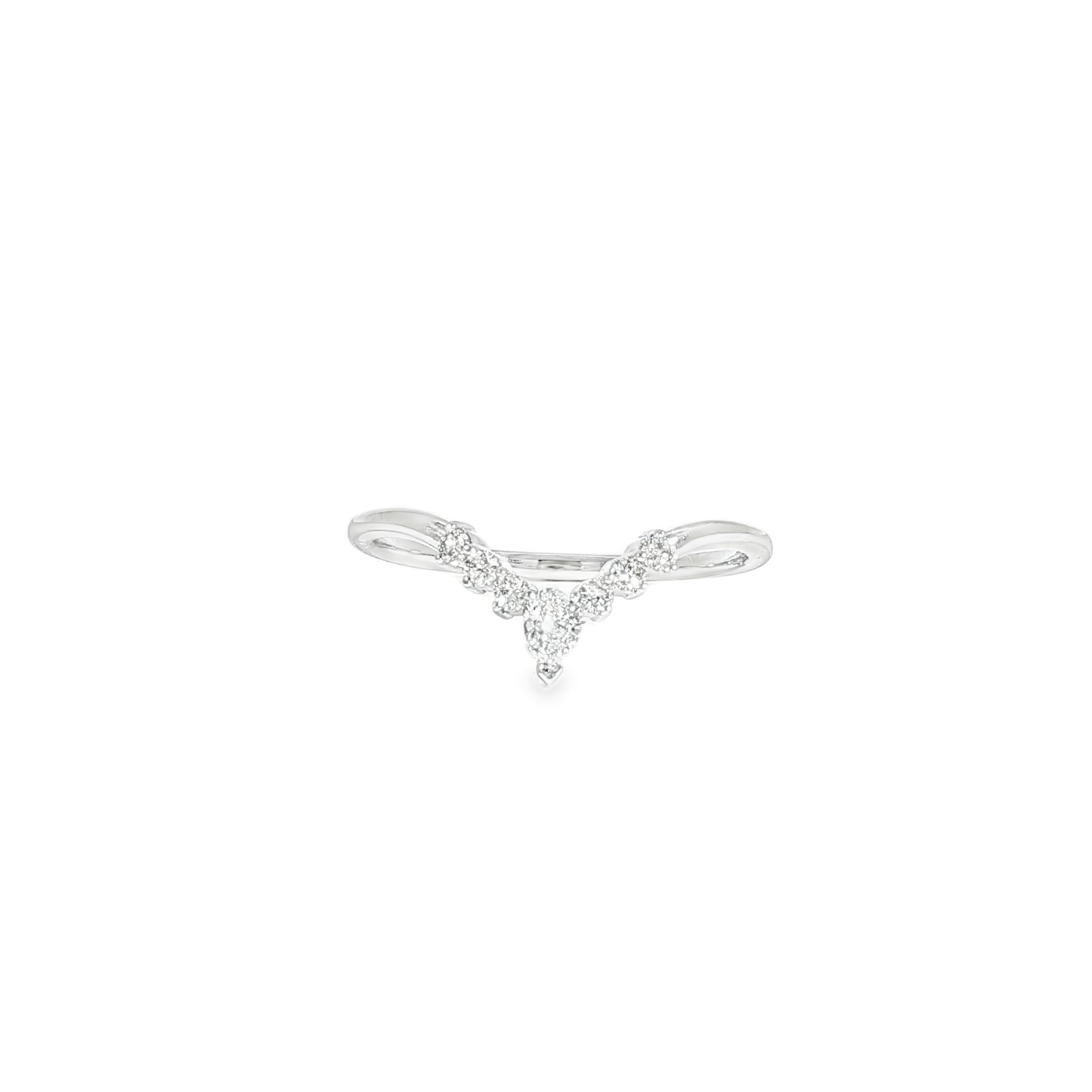Close-up of V-shaped diamond band