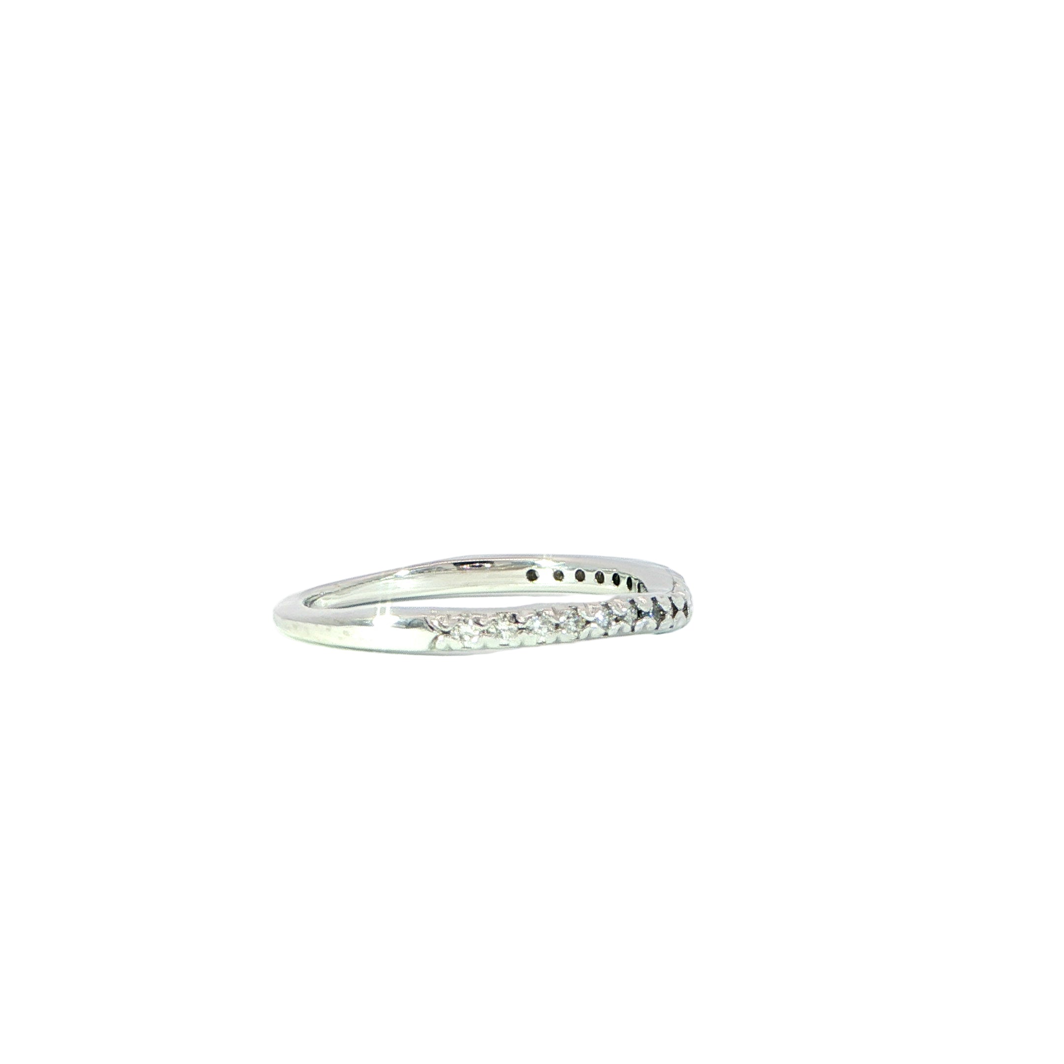 Side curved wedding band in 14K white gold