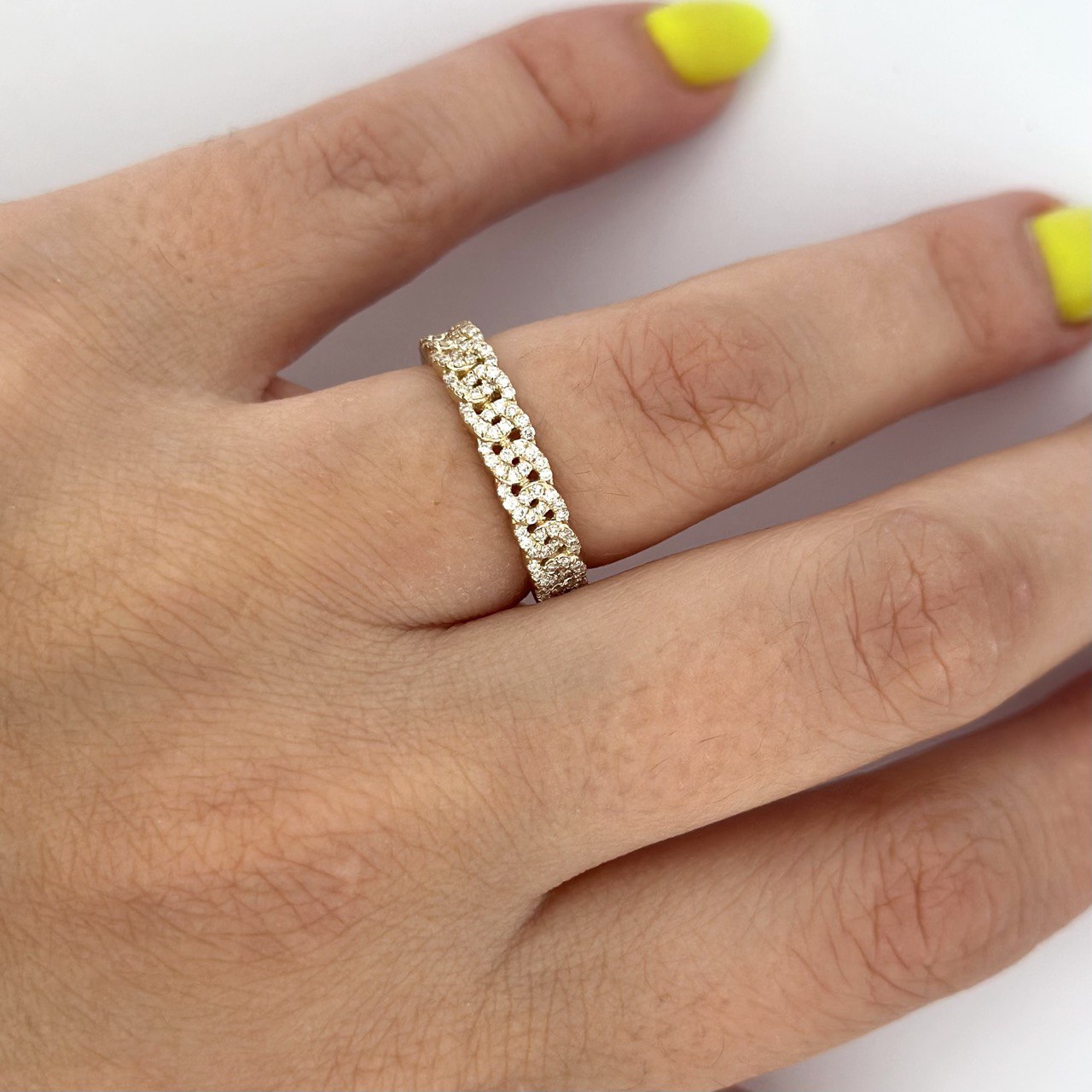 14K gold diamond band featuring chain-link inspired design
