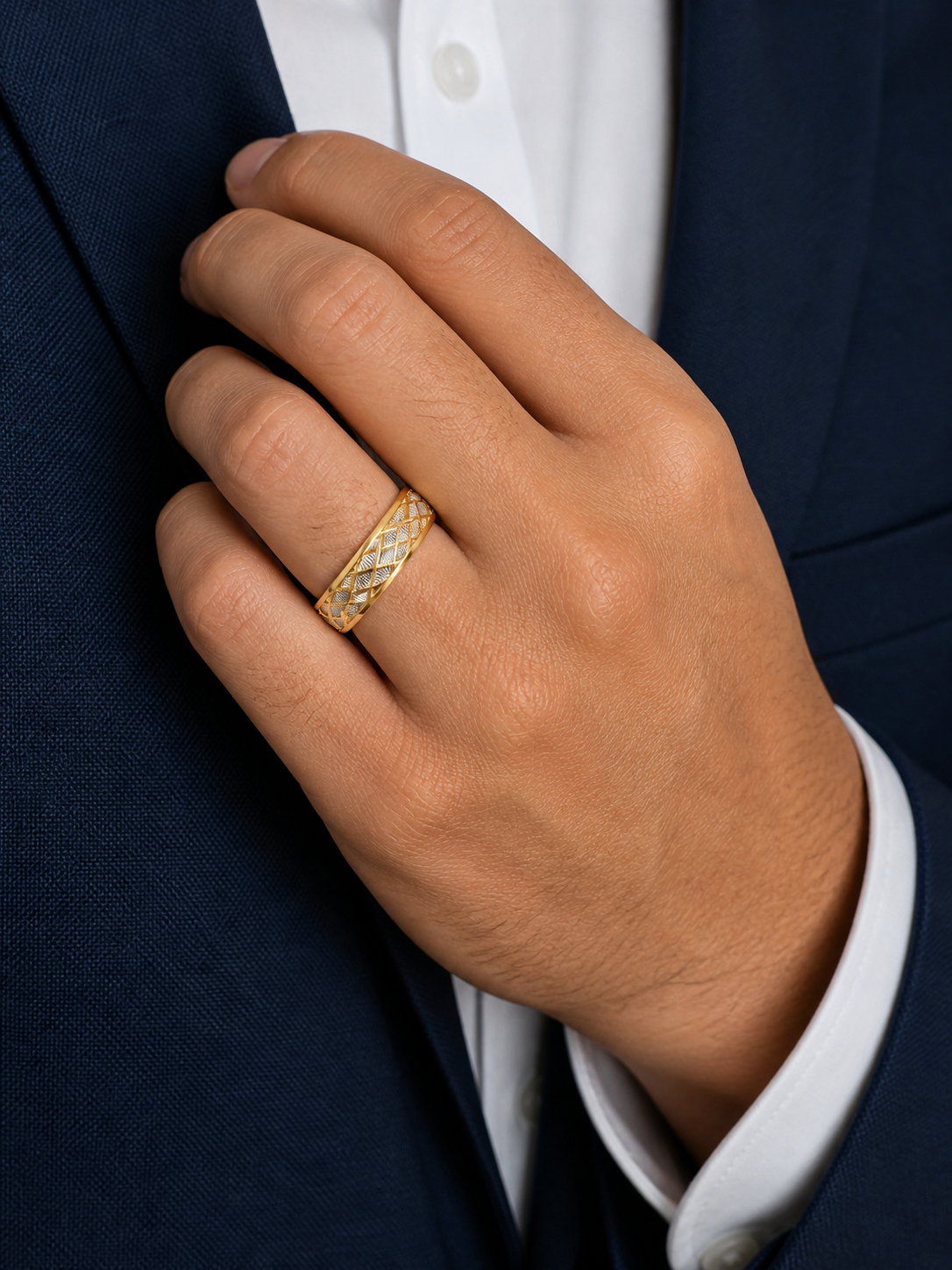 14K Diamond-Cut Criss Cross Wedding Ring