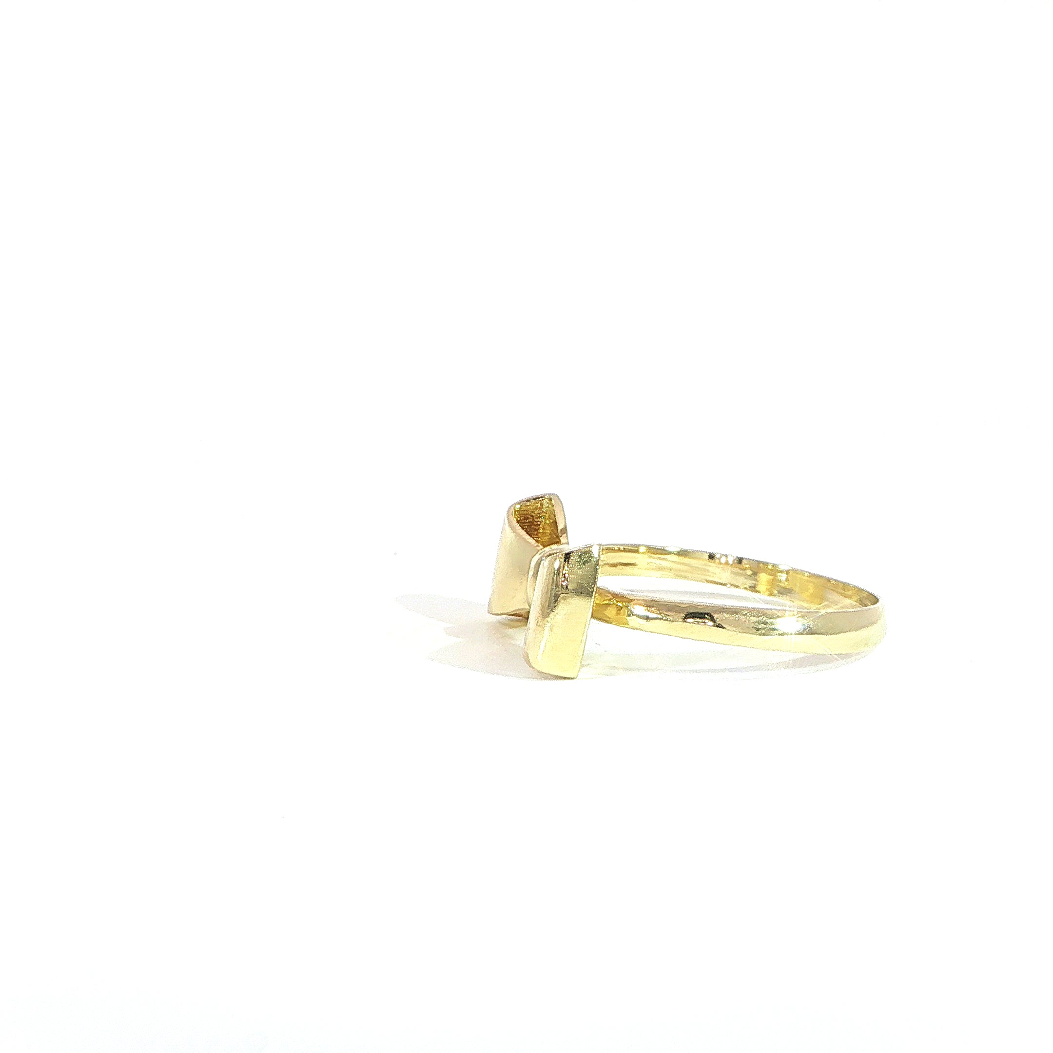 Dainty bow ring in yellow gold side view