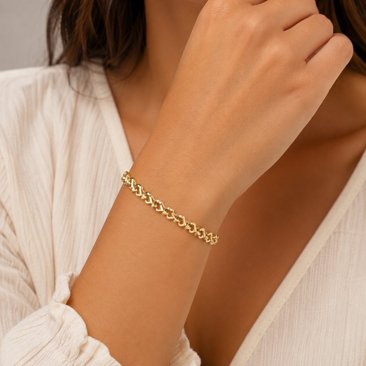 Diamond-cut heart design gold bracelet for women