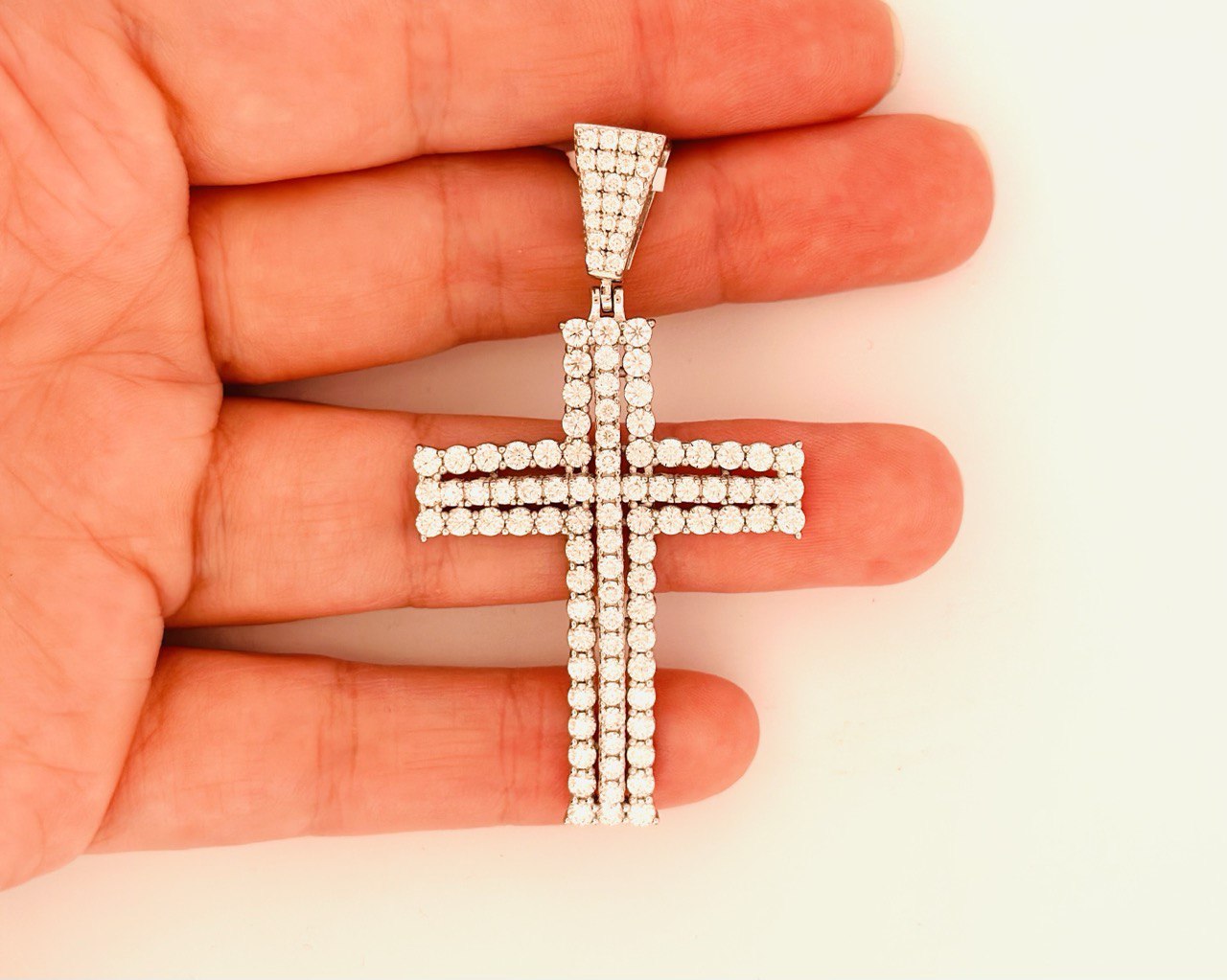 Sterling Silver Cross Pendant with VVS Moissanite - 4.77 Carat