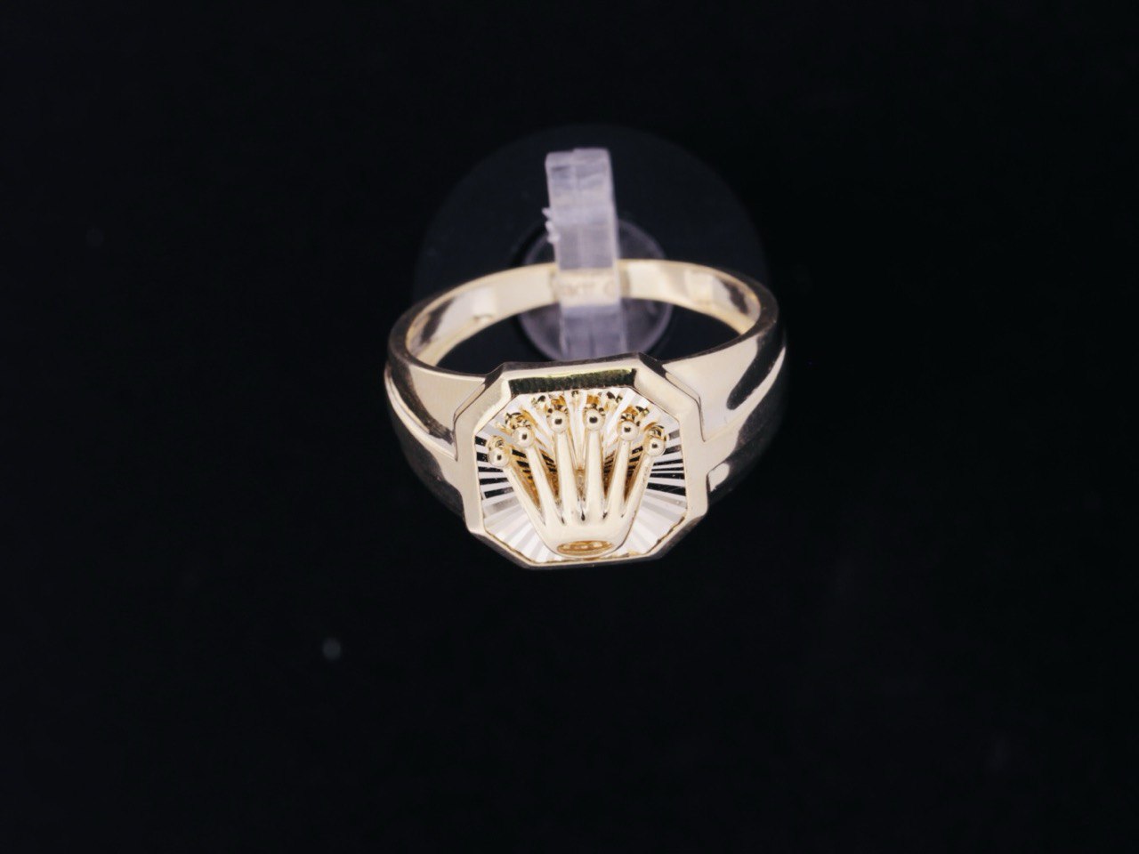 A 14K Yellow Gold, Dollar Ring