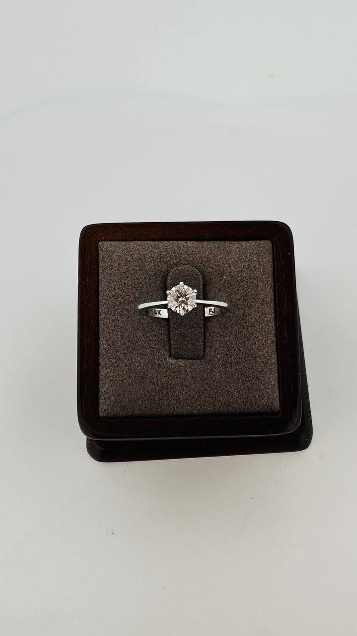 14K 0.57carat Round LG Diamond Engagement Ring