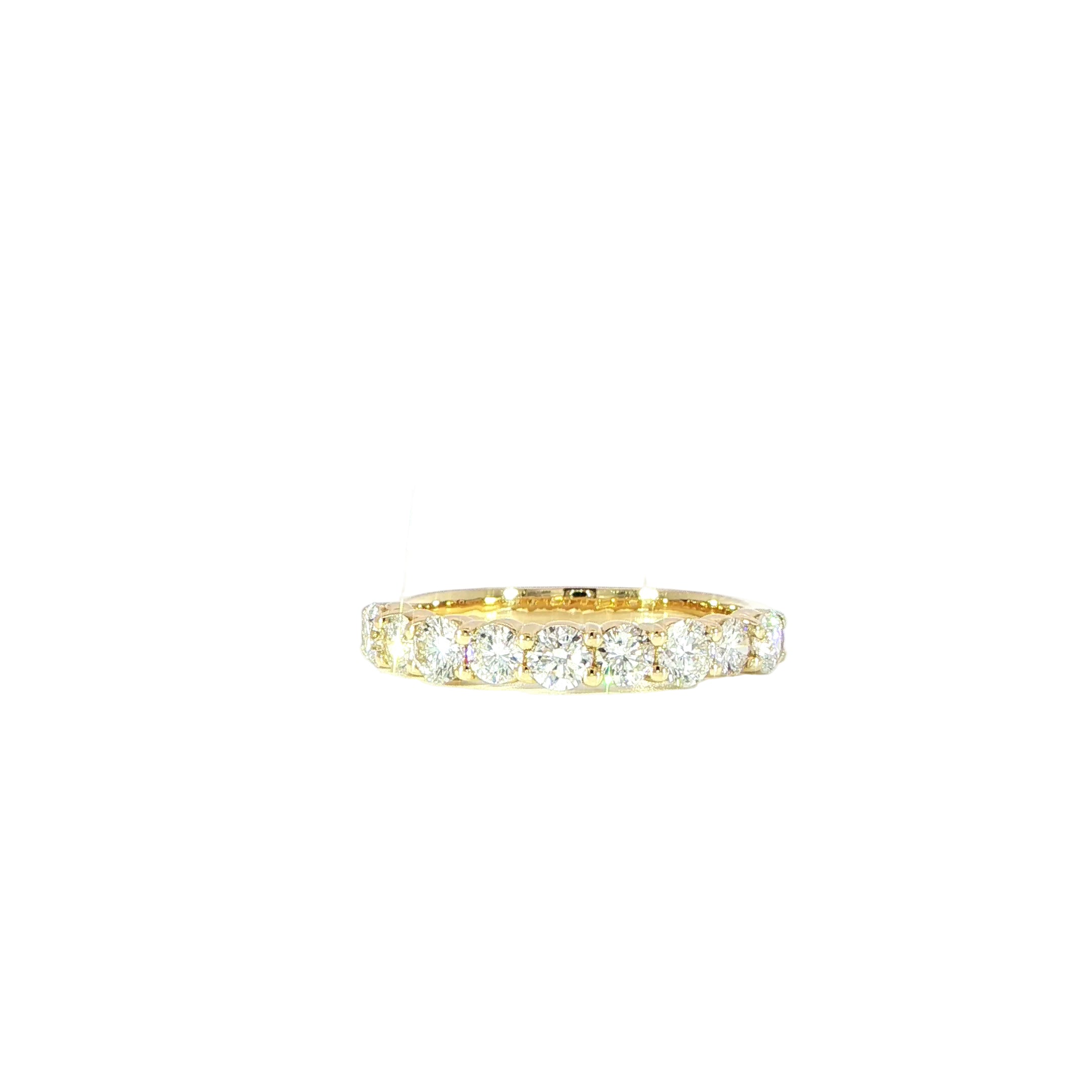 Video classic 14K yellow gold diamond wedding band