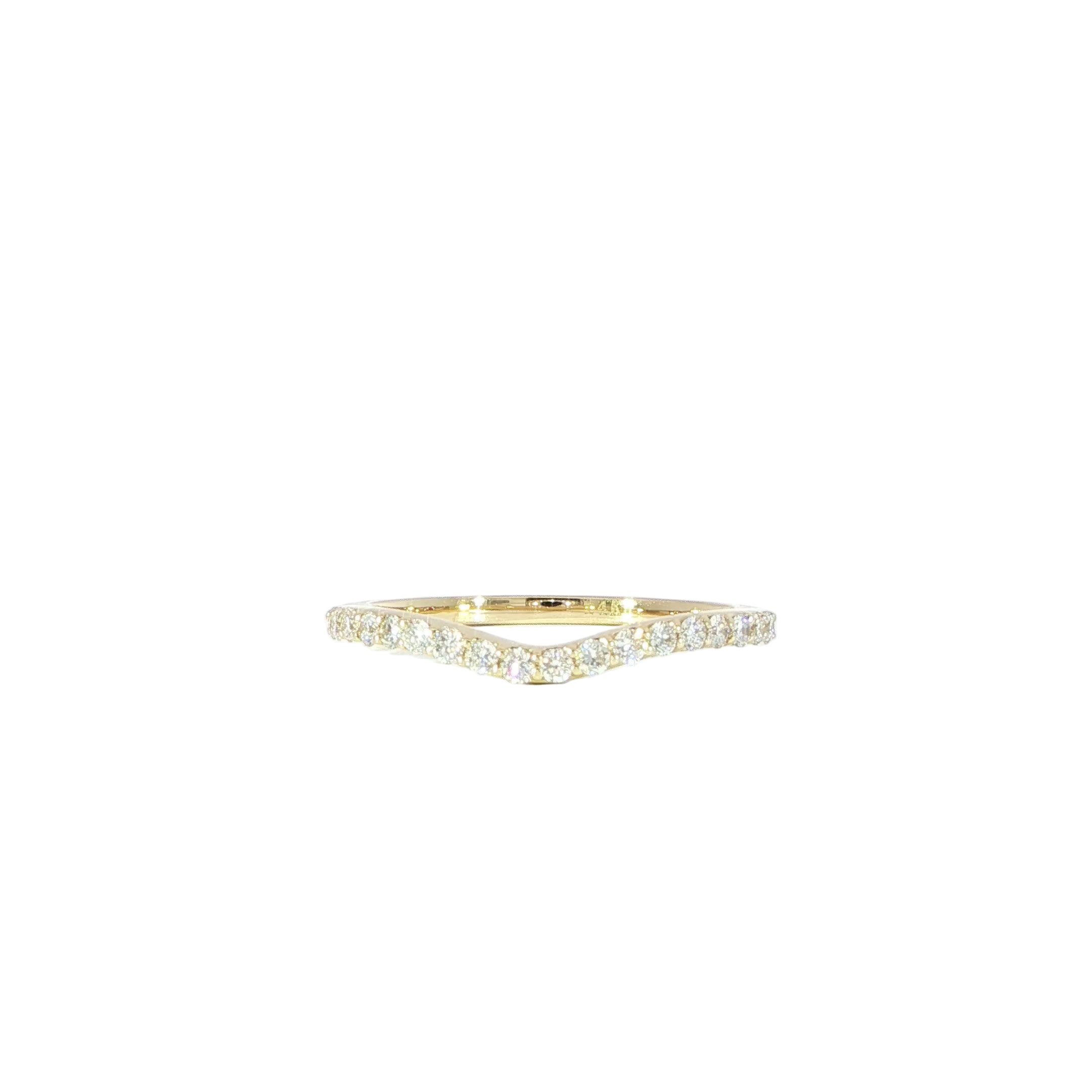 Video curved yellow gold diamond wedding band with 0.25 CTW