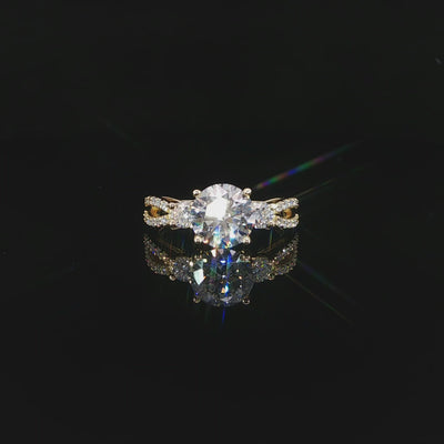 Detailed video of 14K yellow gold round diamond engagement ring with split shank and round side stones
