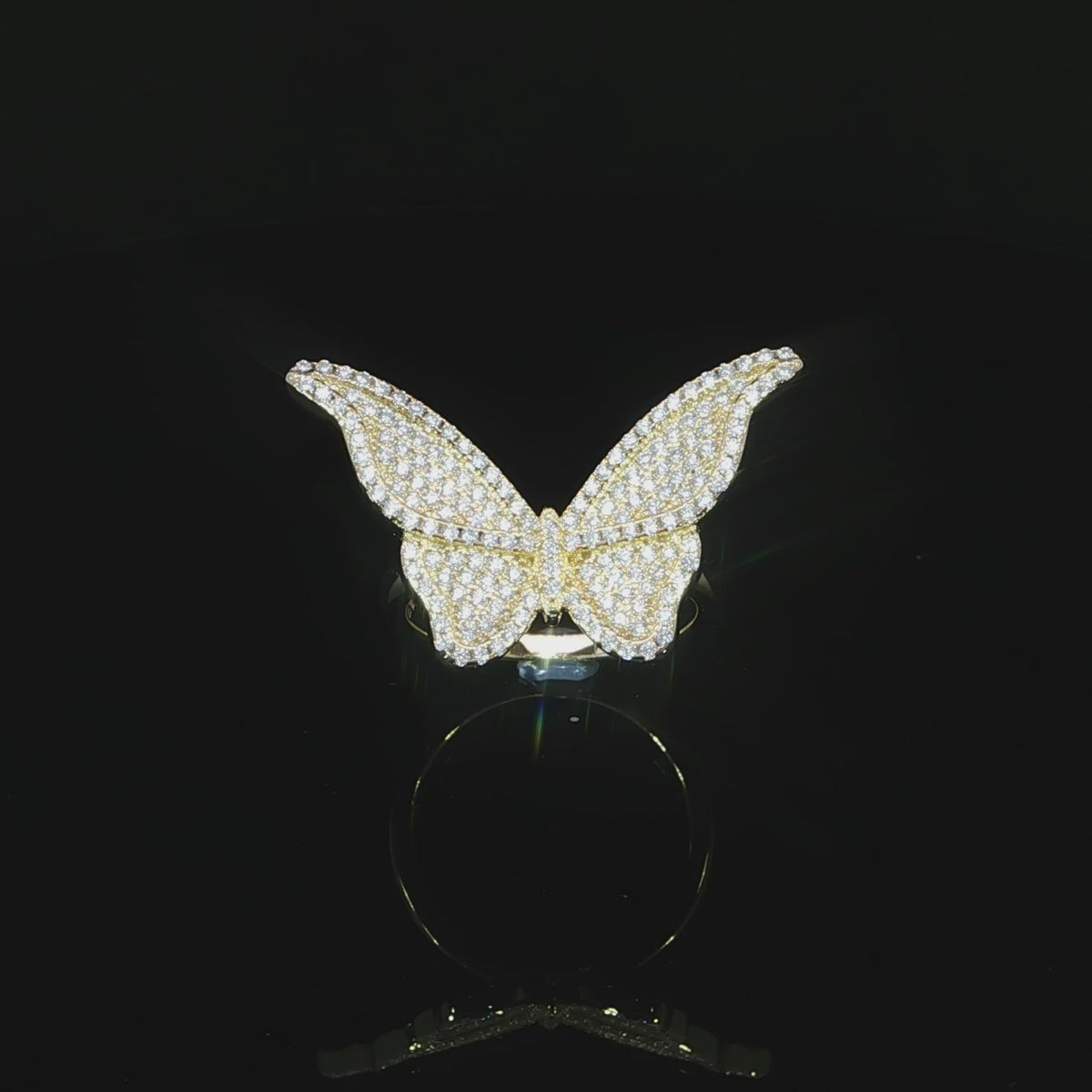 Dimensional butterfly ring featuring an elevated open-wing design