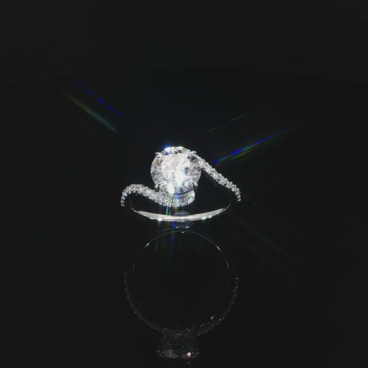 White gold ring featuring a D color, VS1 clarity round lab-grown center diamond.