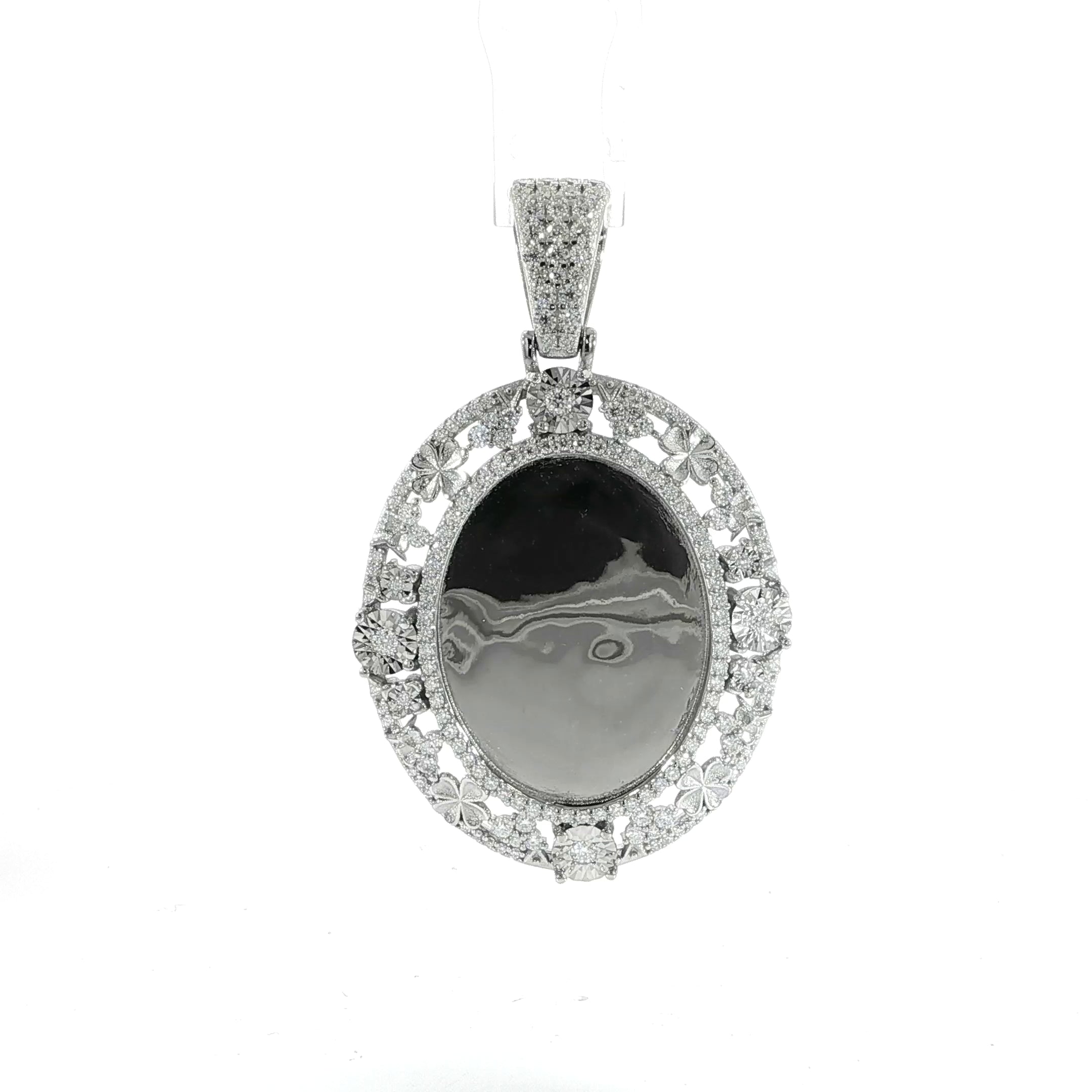 Video of silver oval-shaped picture frame VVS moissanite 