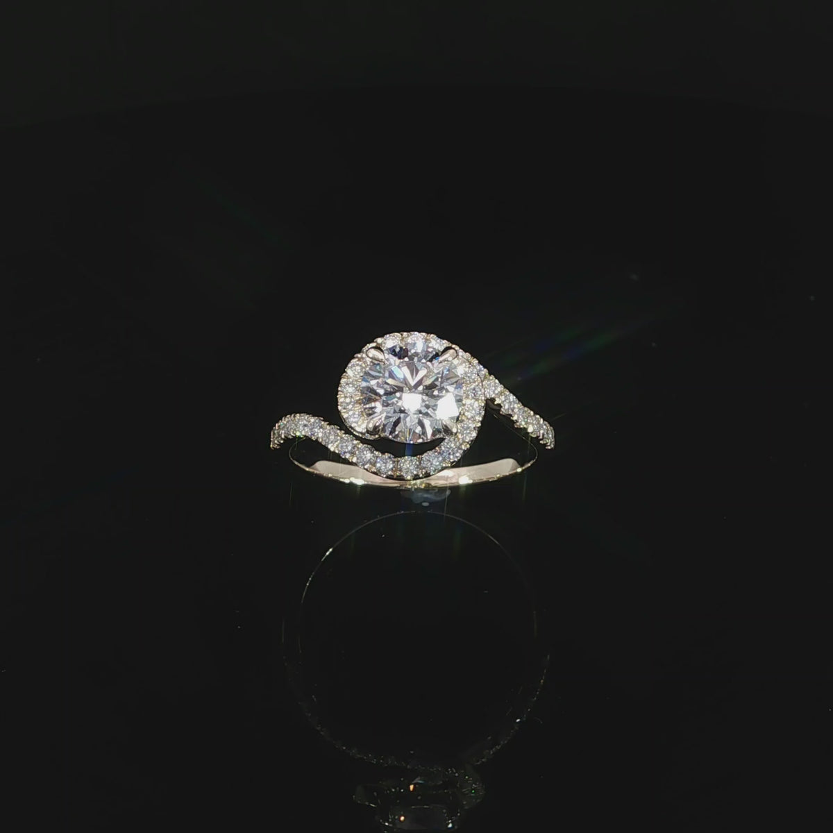 1 carat round E VS1 lab-grown diamond engagement ring in 14K yellow gold