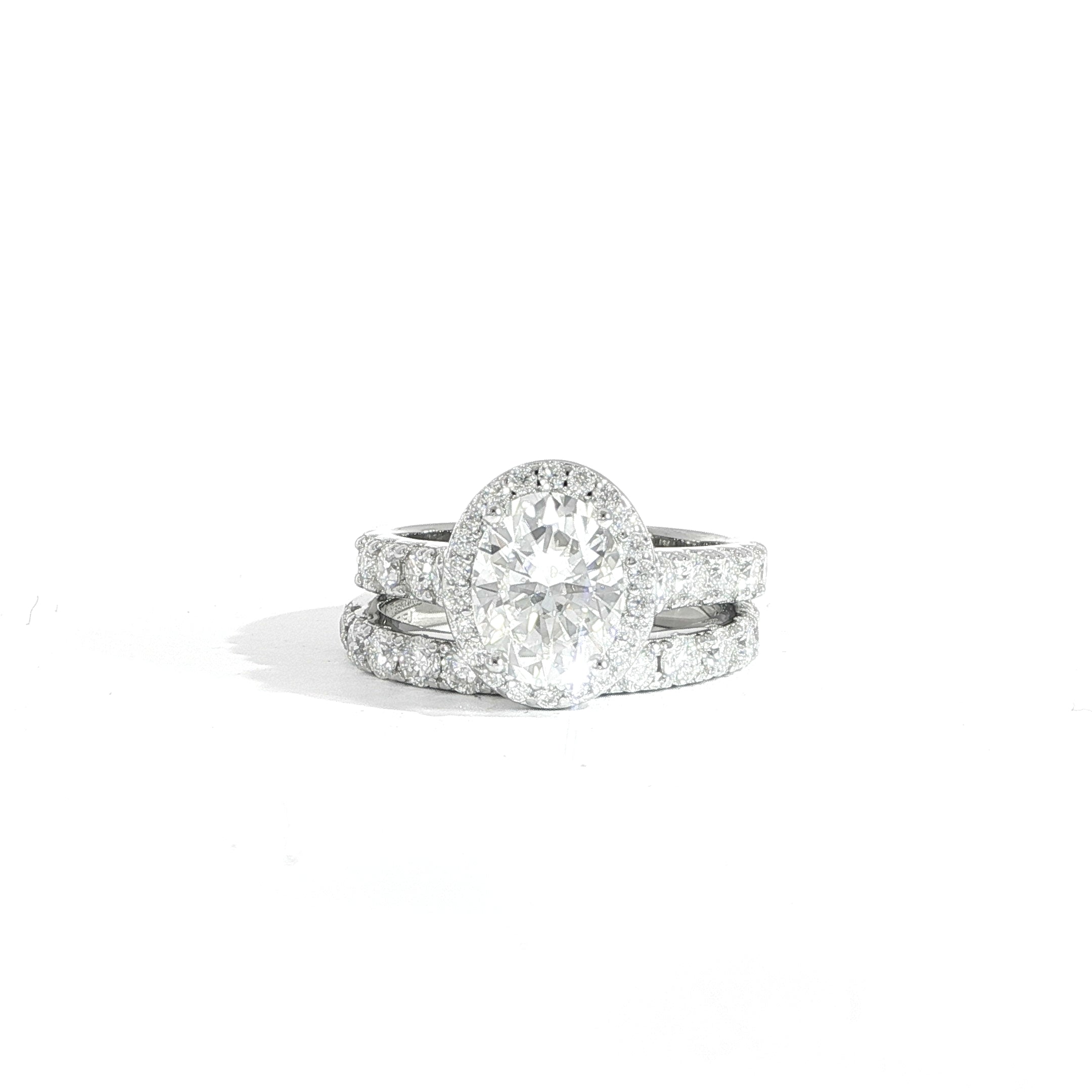 Full 360 video of Oval with halo wedding set