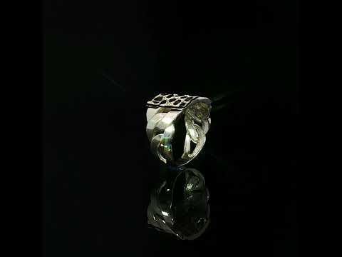 Profile of a 15 mm nugget ring showing the rectangular face above its sculpted yellow gold shoulders.