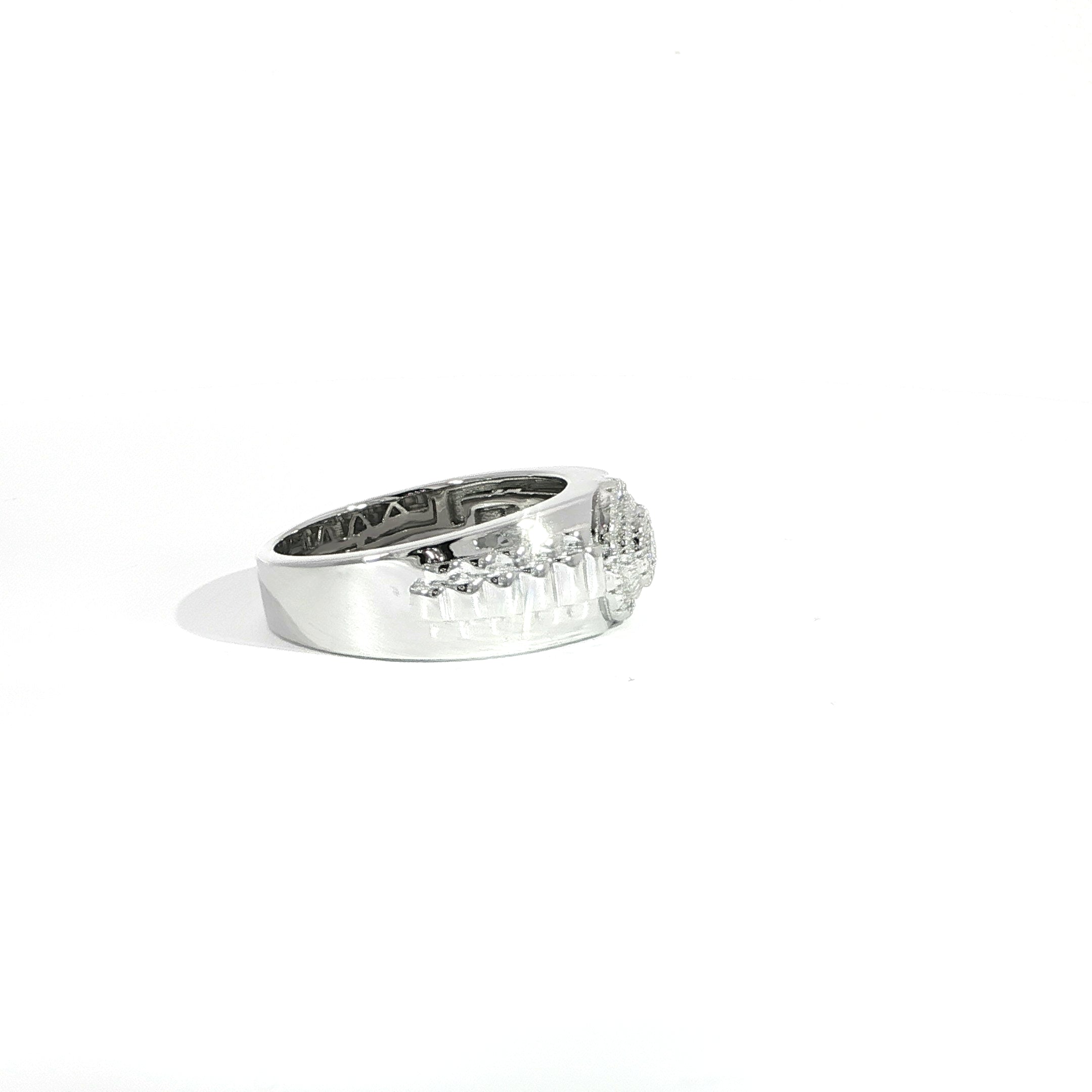 Round cluster halo ring with VVS moissanite accents