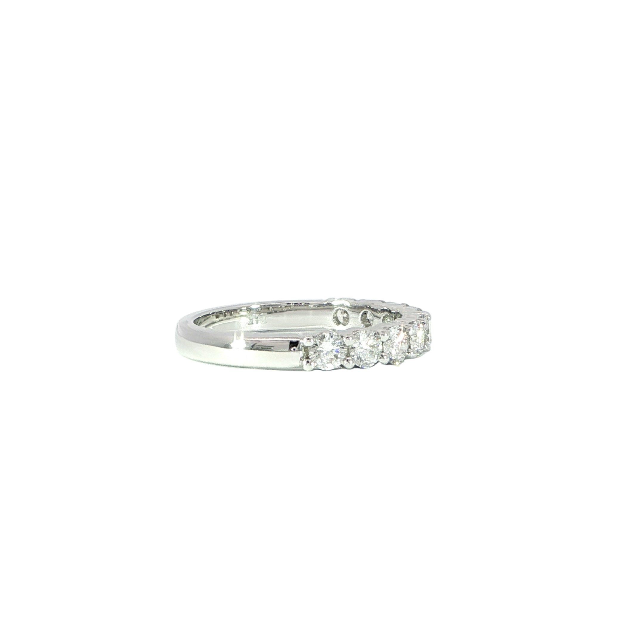 Elegant round diamond band with 1CTW side detail