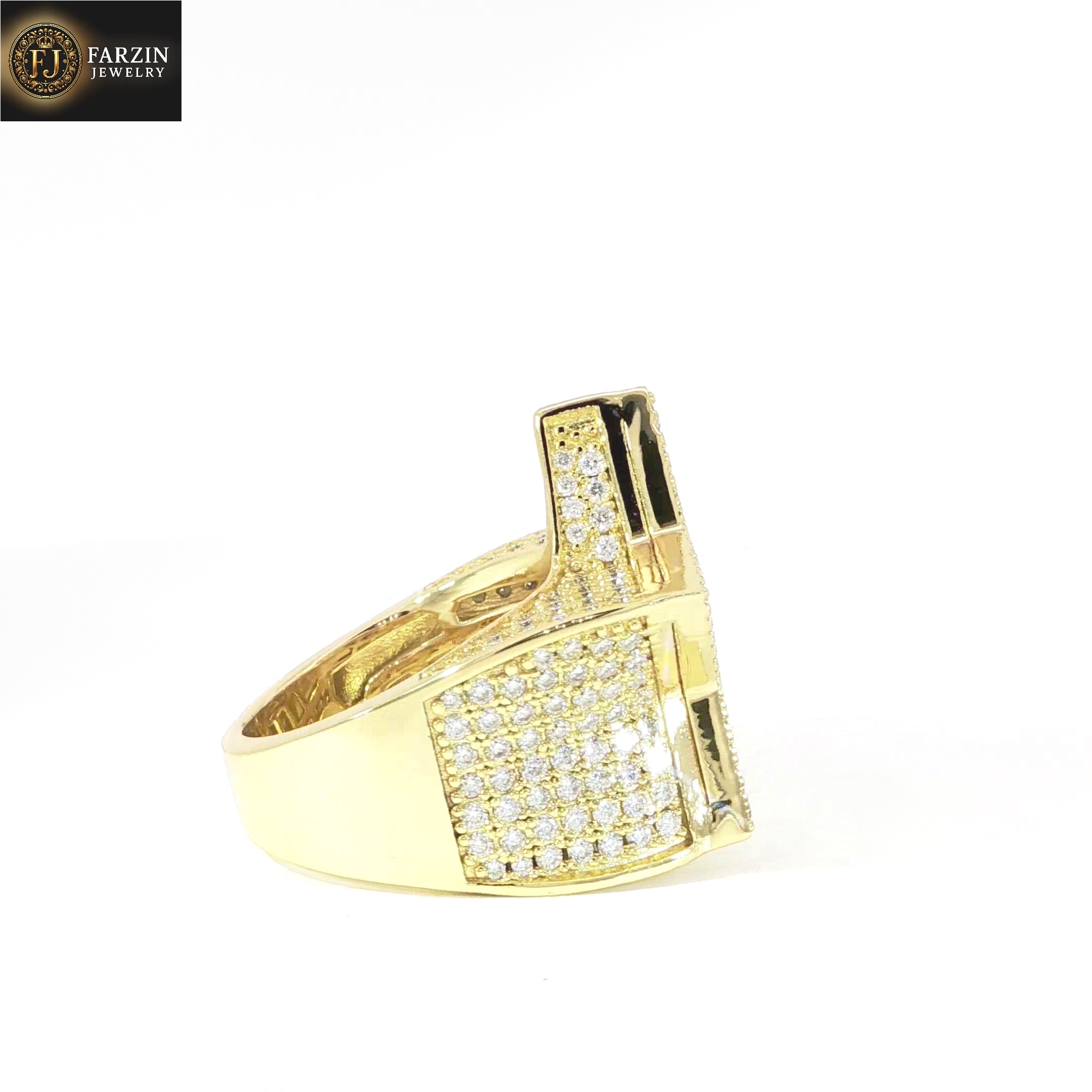 Bold star-shaped ring crafted in 925 sterling silver