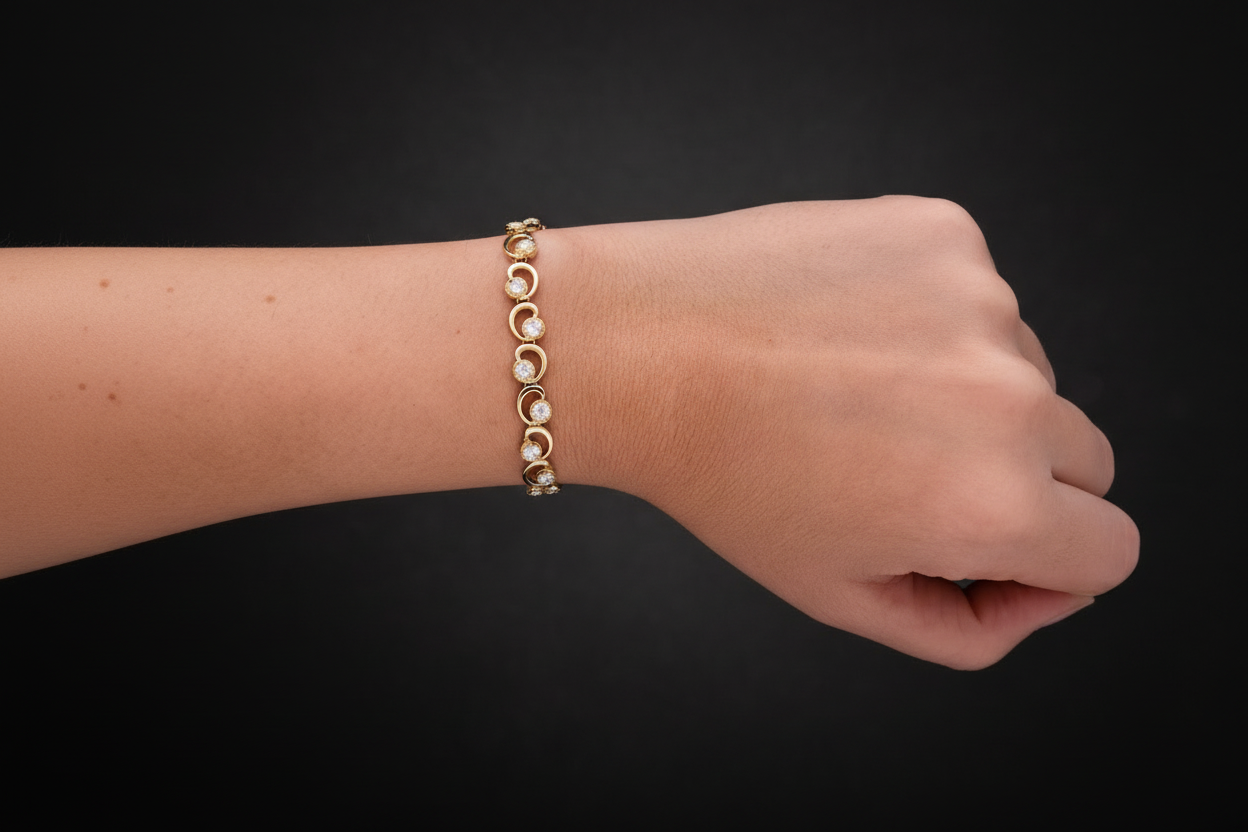 Open circular link bracelet in yellow and white gold